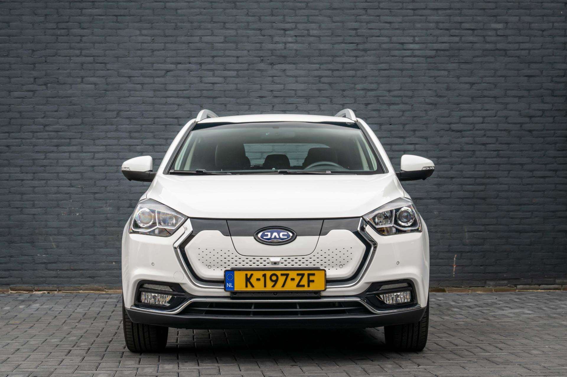 jac-iev7-image4.jpg