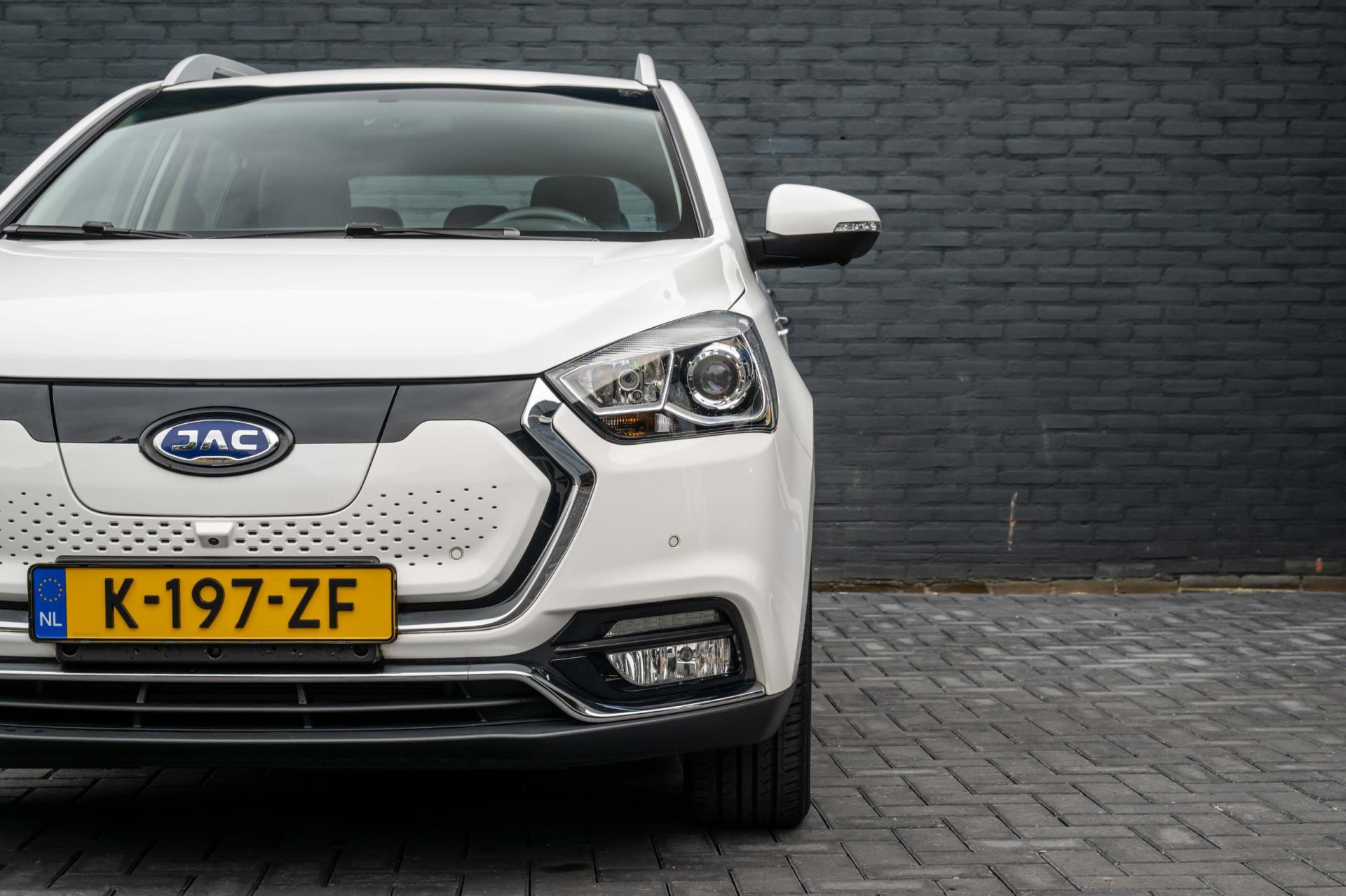 jac-iev7-image5.jpg