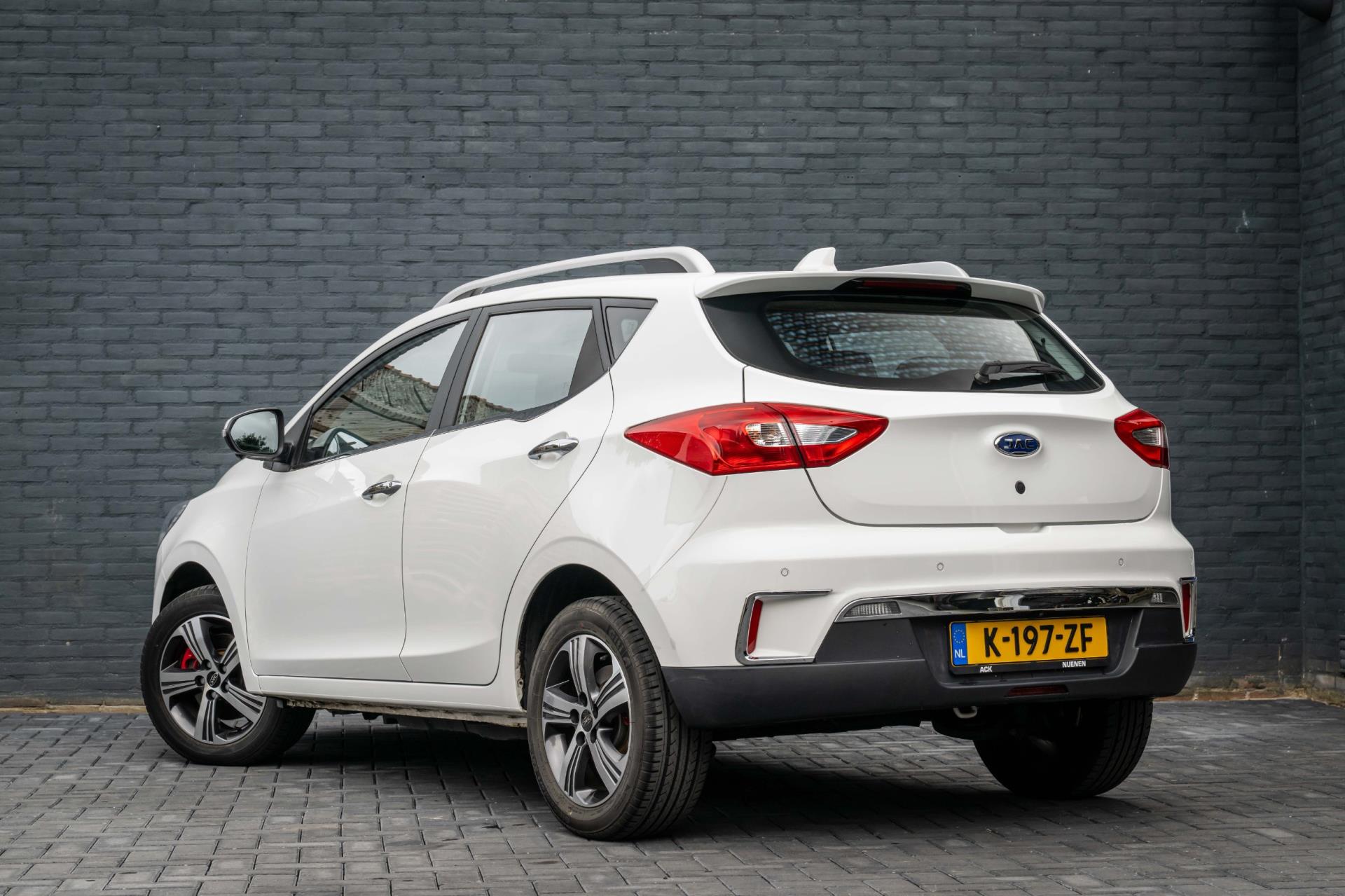 jac-iev7-image7.jpg