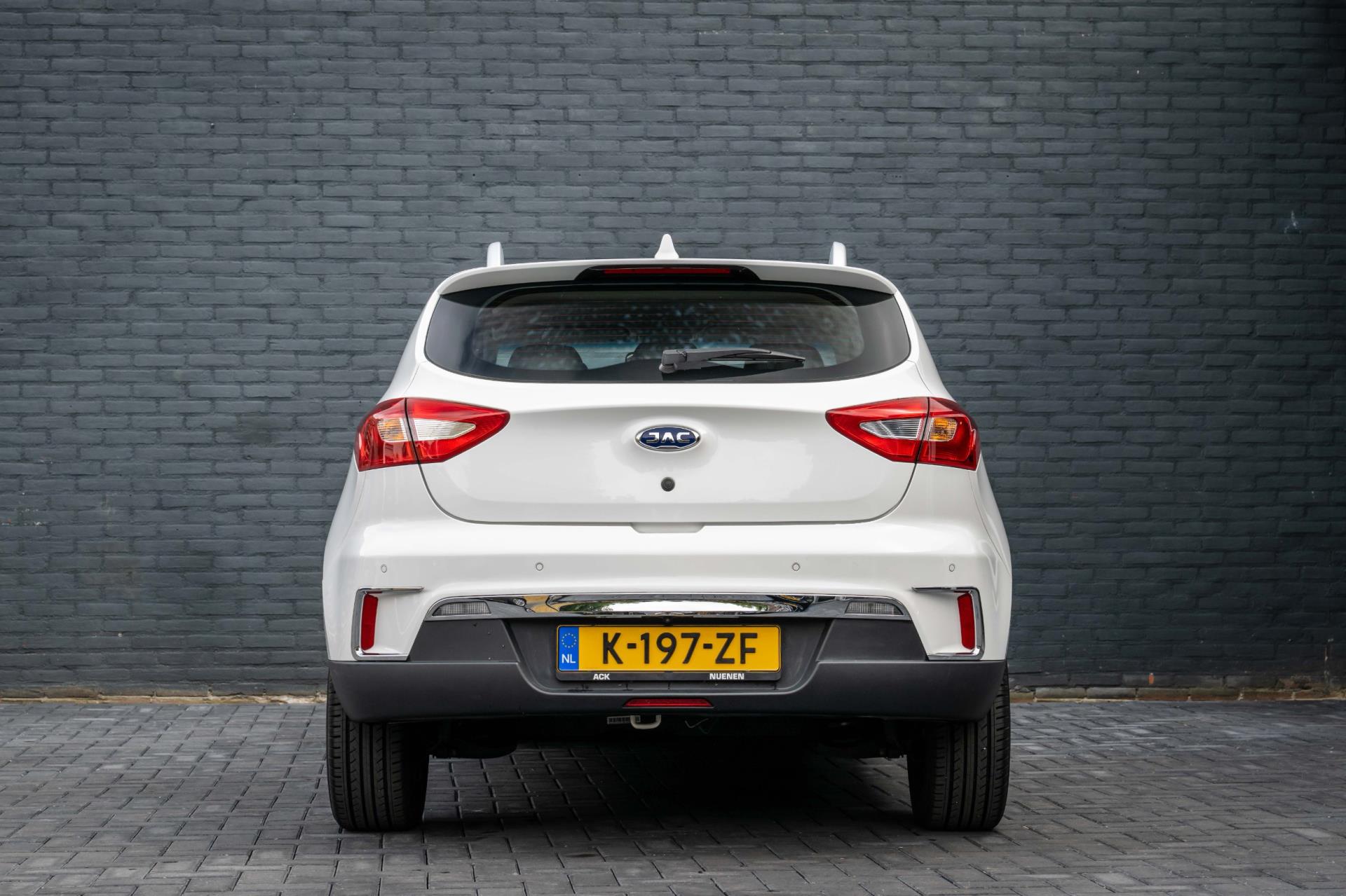 jac-iev7-image8.jpg
