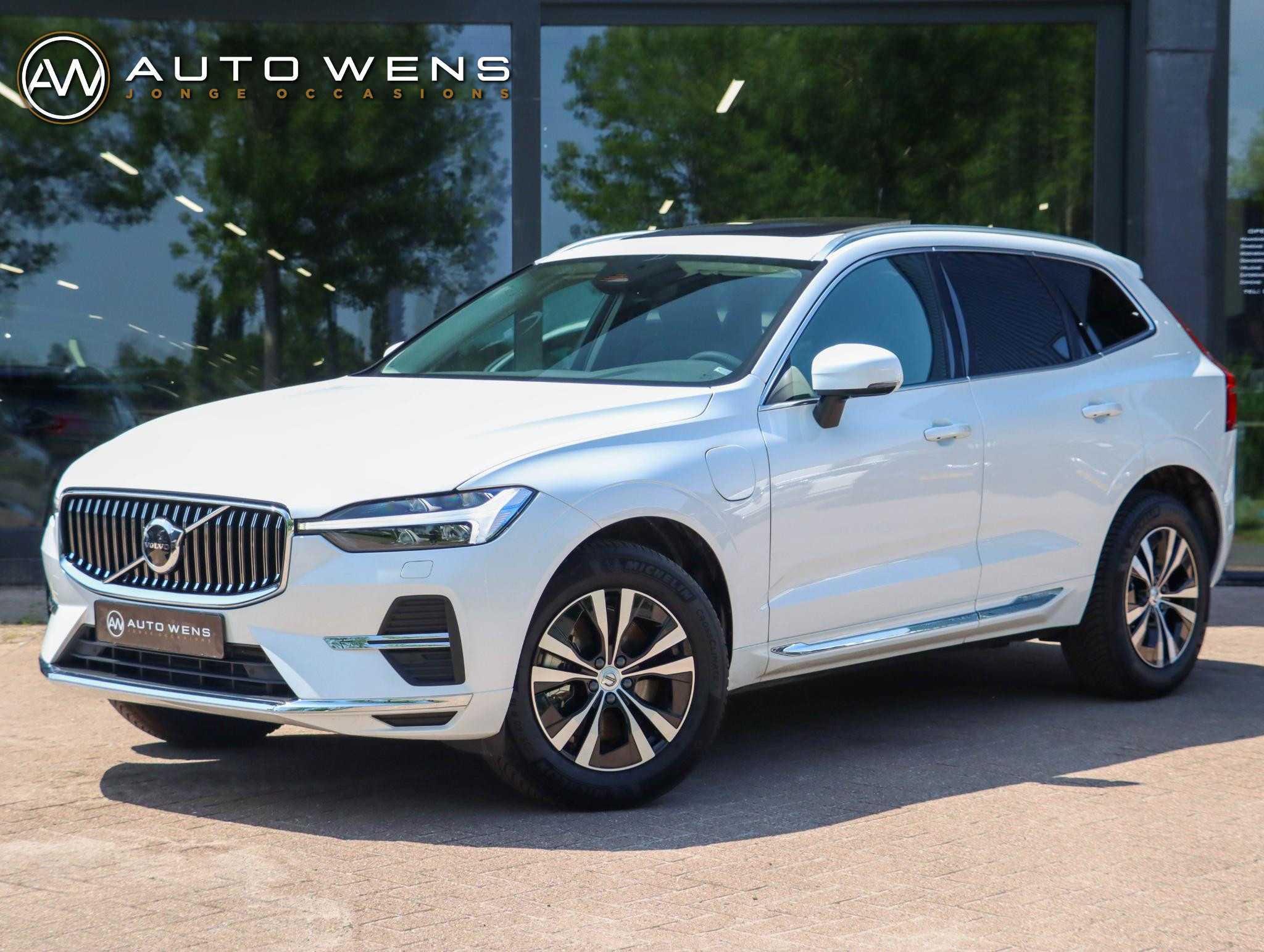 739764015/volvo-xc60-image1.jpg