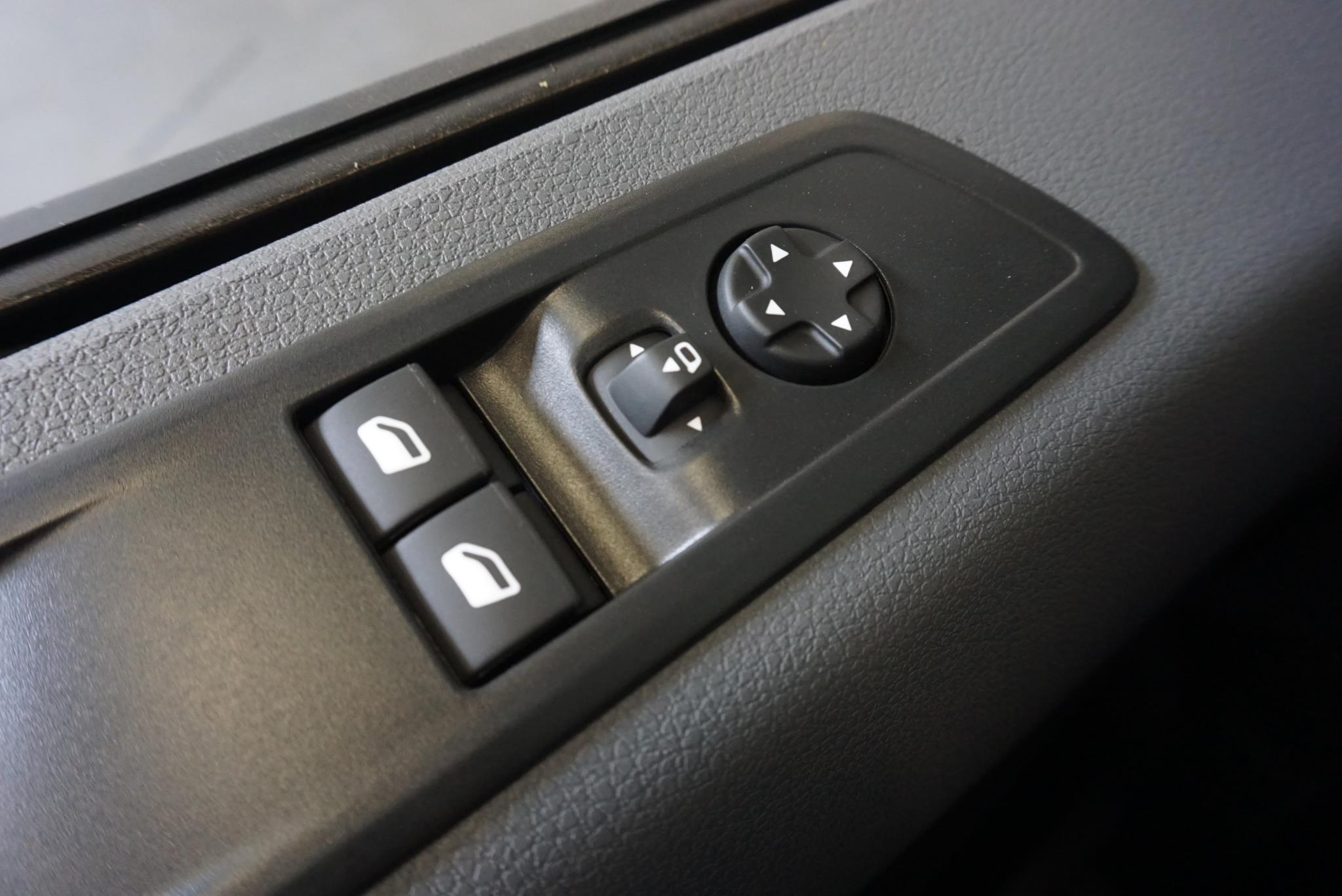 opel-vivaro-image9.jpg