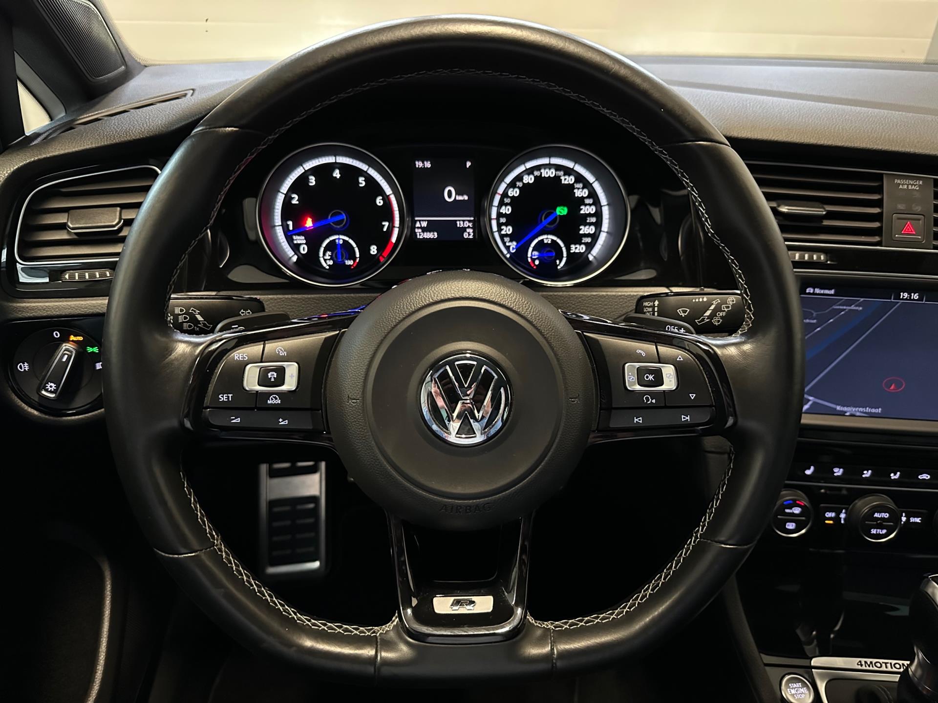 volkswagen-golf-image10.jpg