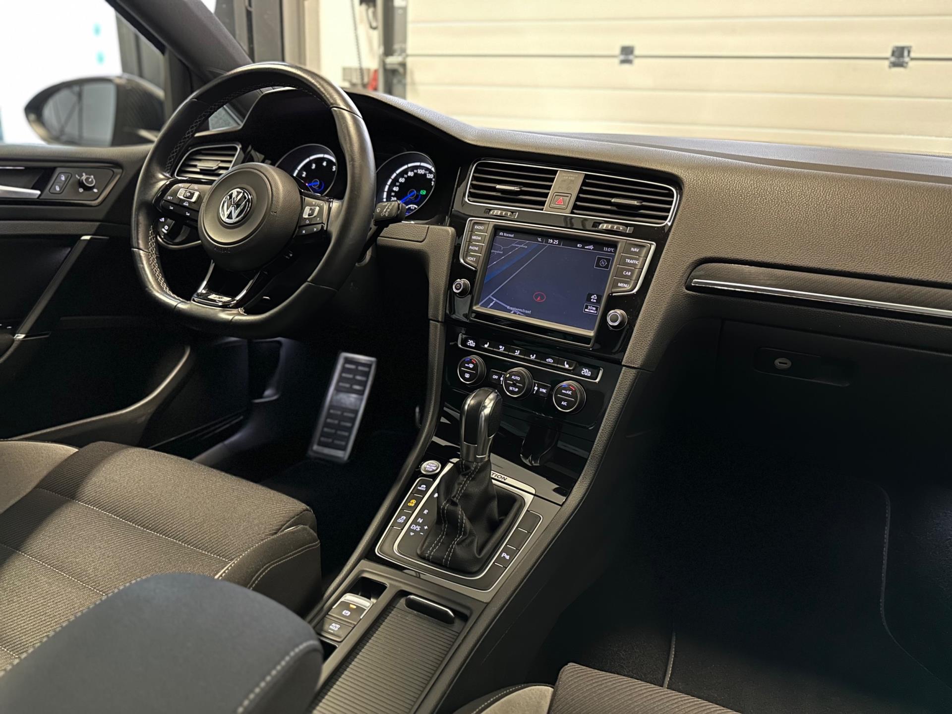volkswagen-golf-image9.jpg