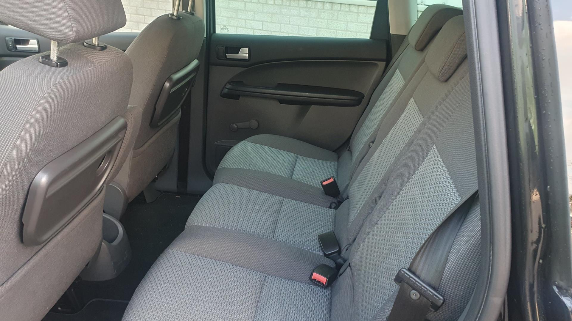 ford-focus-c-max-image7.jpg