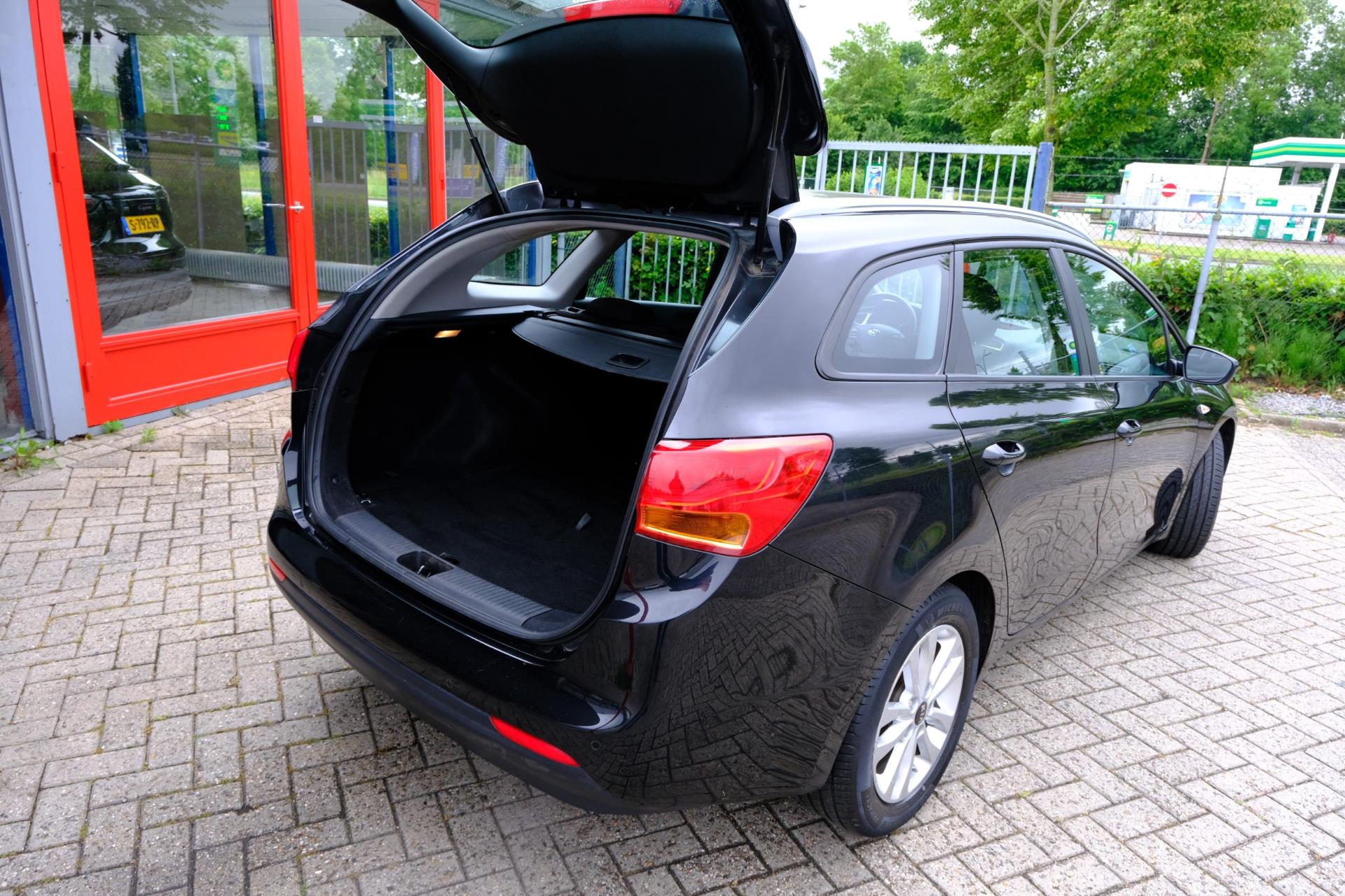 kia-ceed-sportswagon-image9.jpg