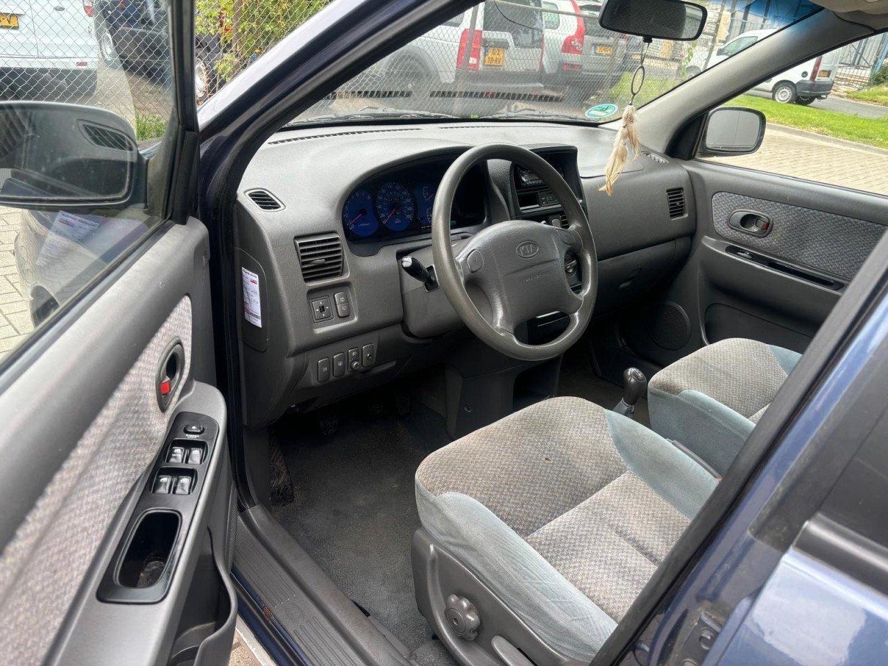 kia-carens-image10.jpg