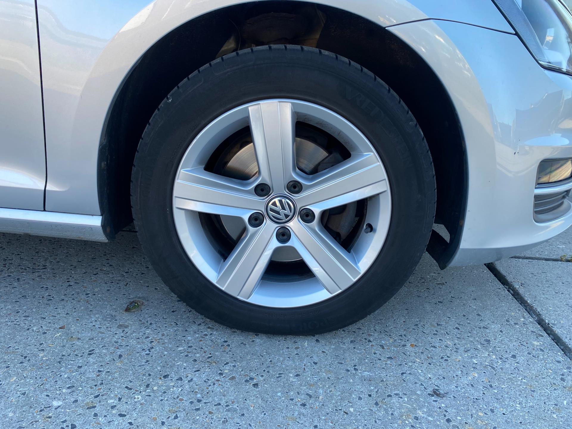 volkswagen-golf-image7.jpg