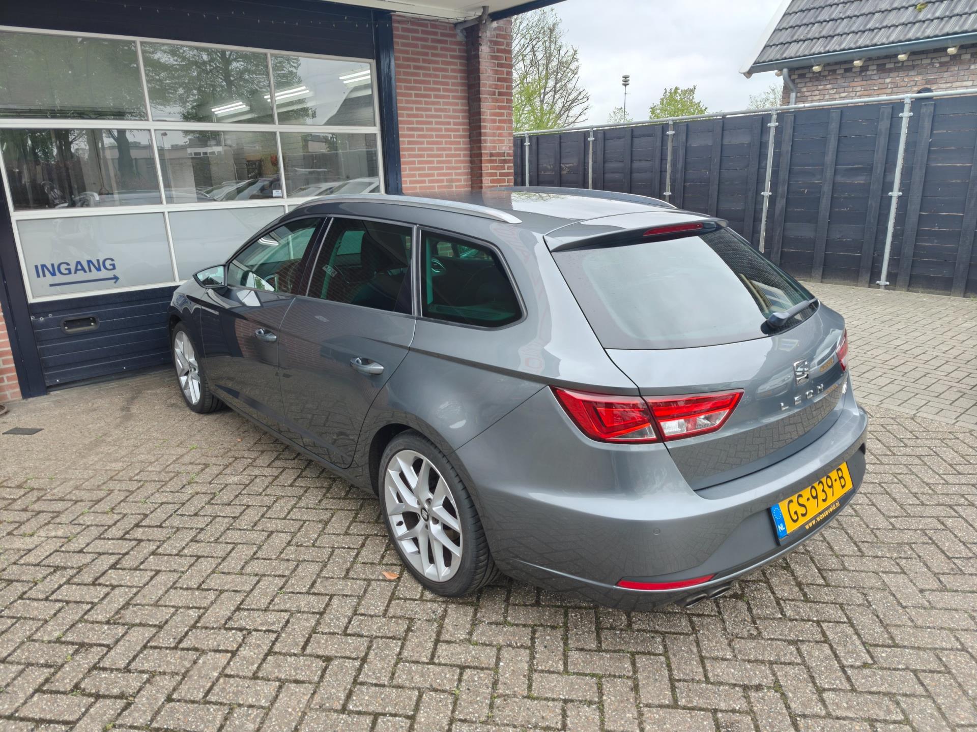 seat-león-st-image4.jpg
