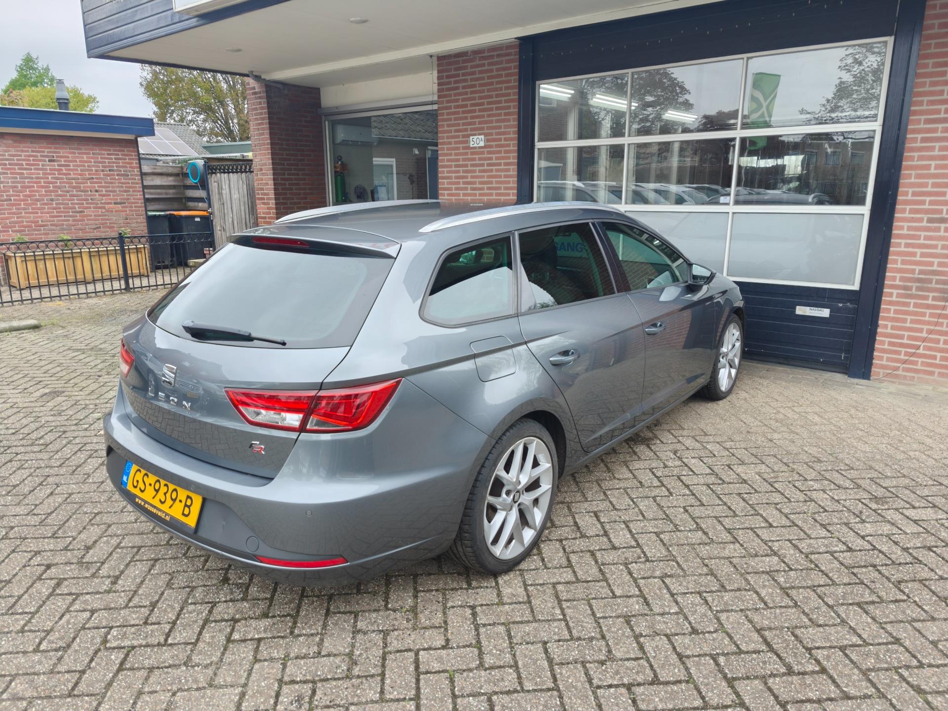 seat-león-st-image6.jpg