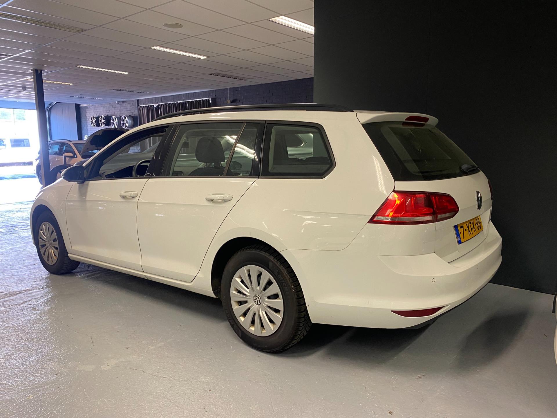 volkswagen-golf-variant-image2.jpg