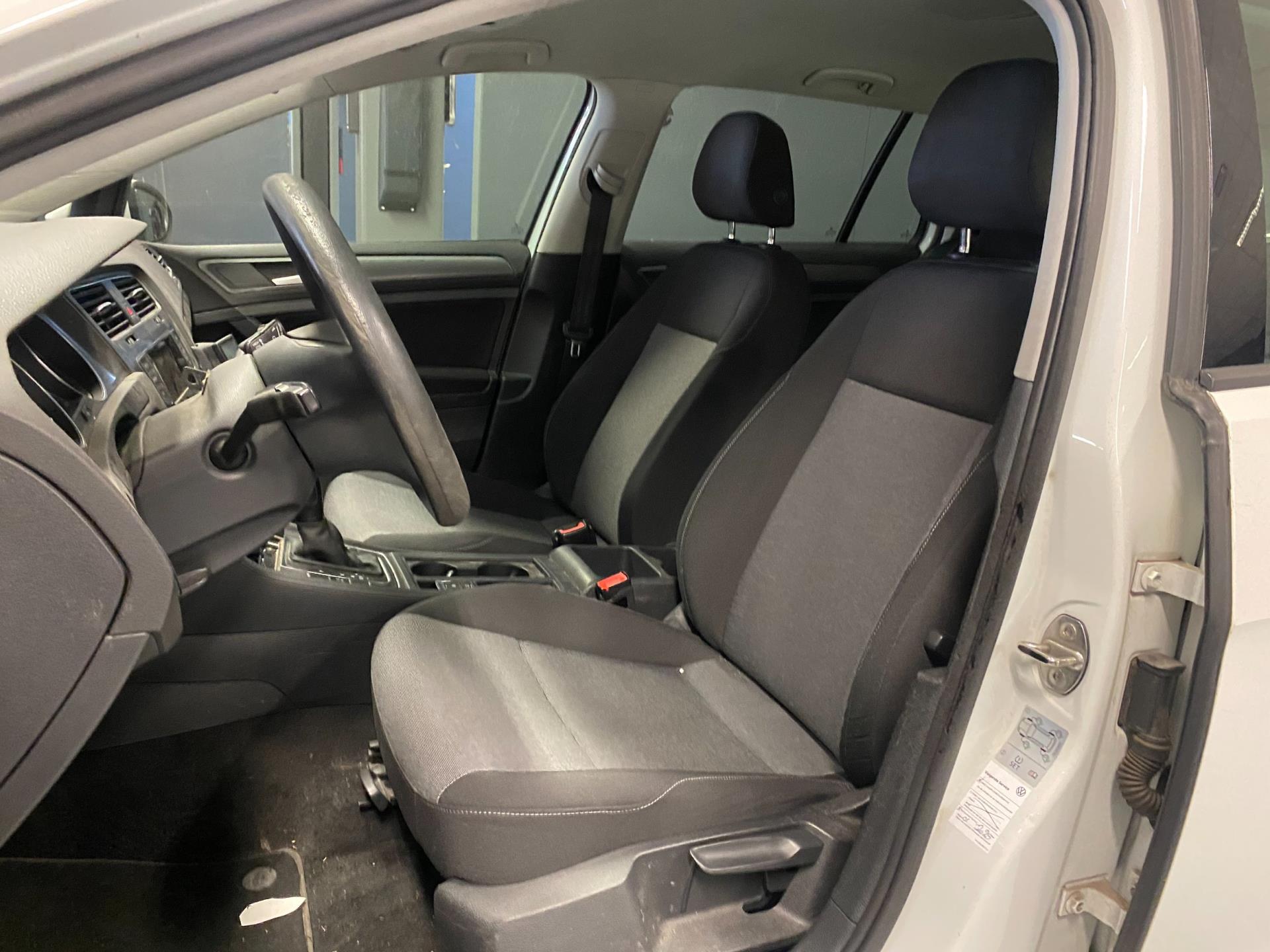 volkswagen-golf-variant-image3.jpg
