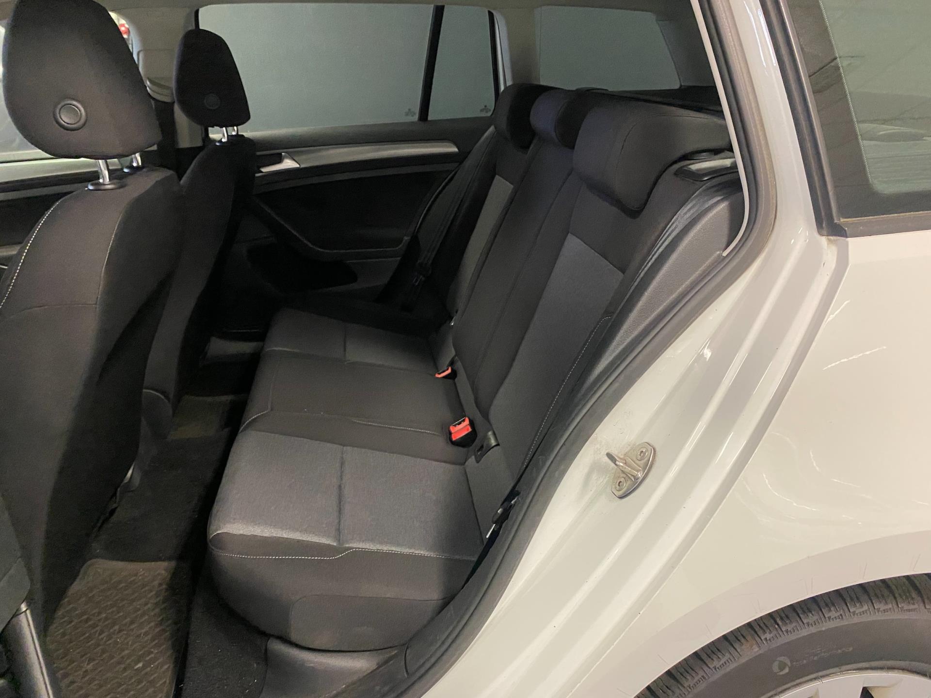 volkswagen-golf-variant-image4.jpg