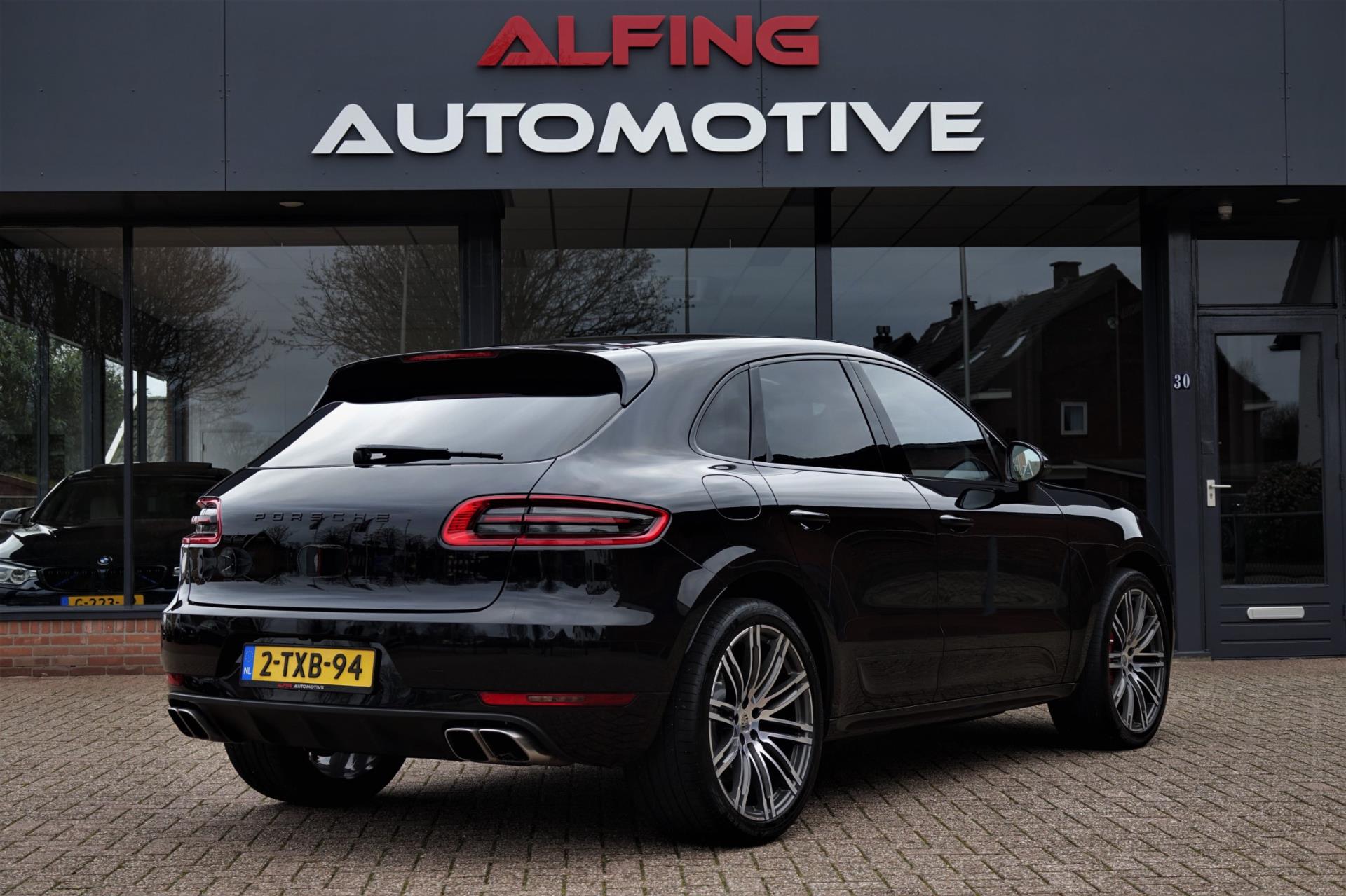porsche-macan-image6.jpg