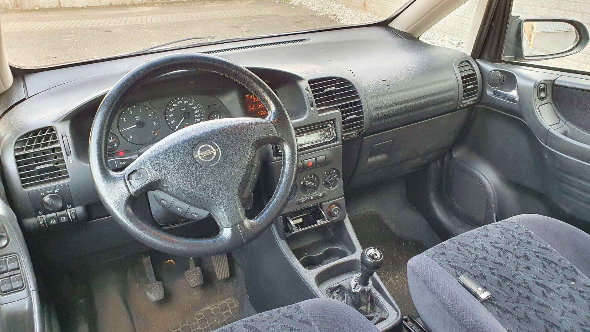opel-zafira-image5.jpg