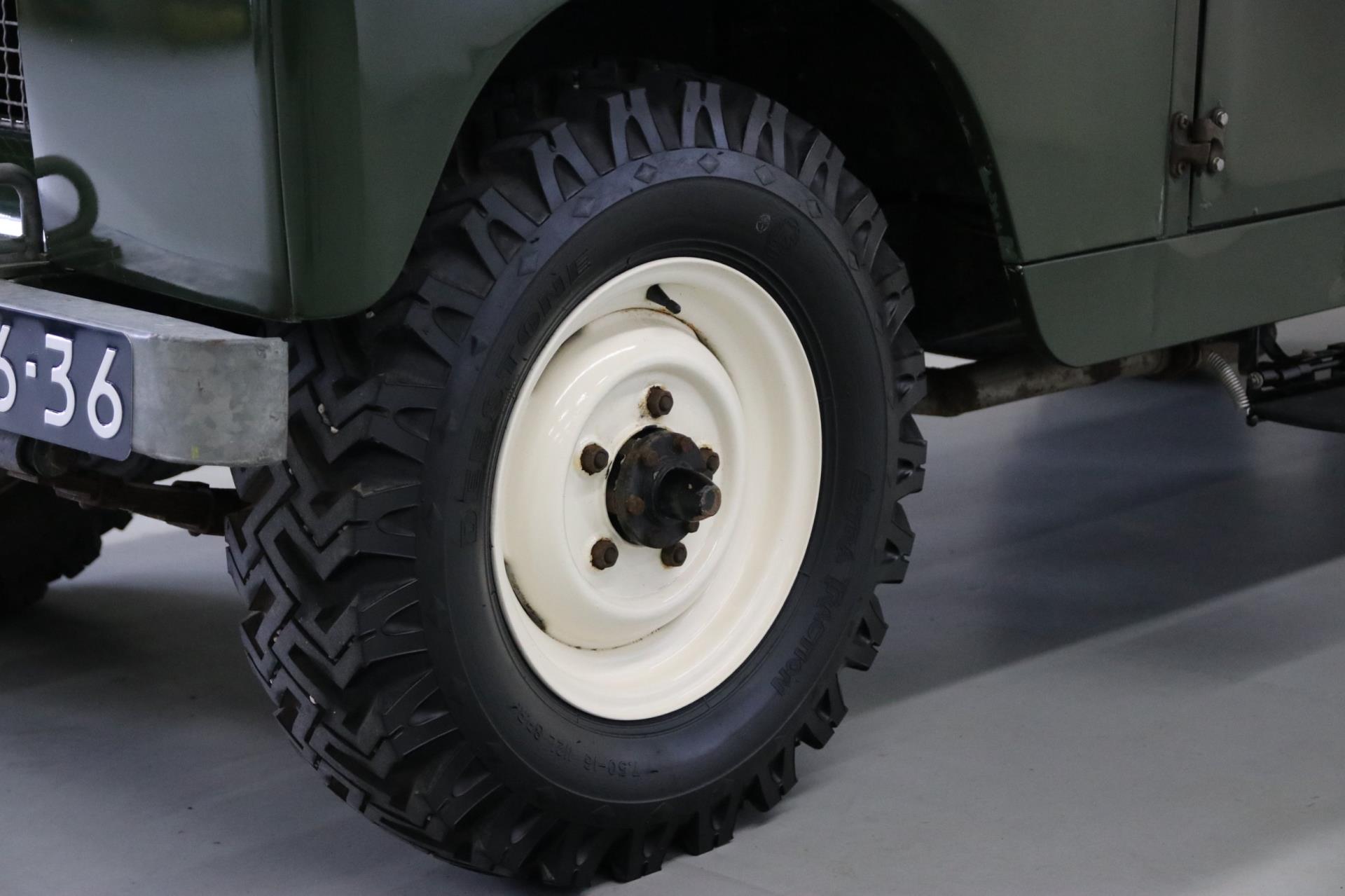 land-rover-109-e-series-ii-image3.jpg