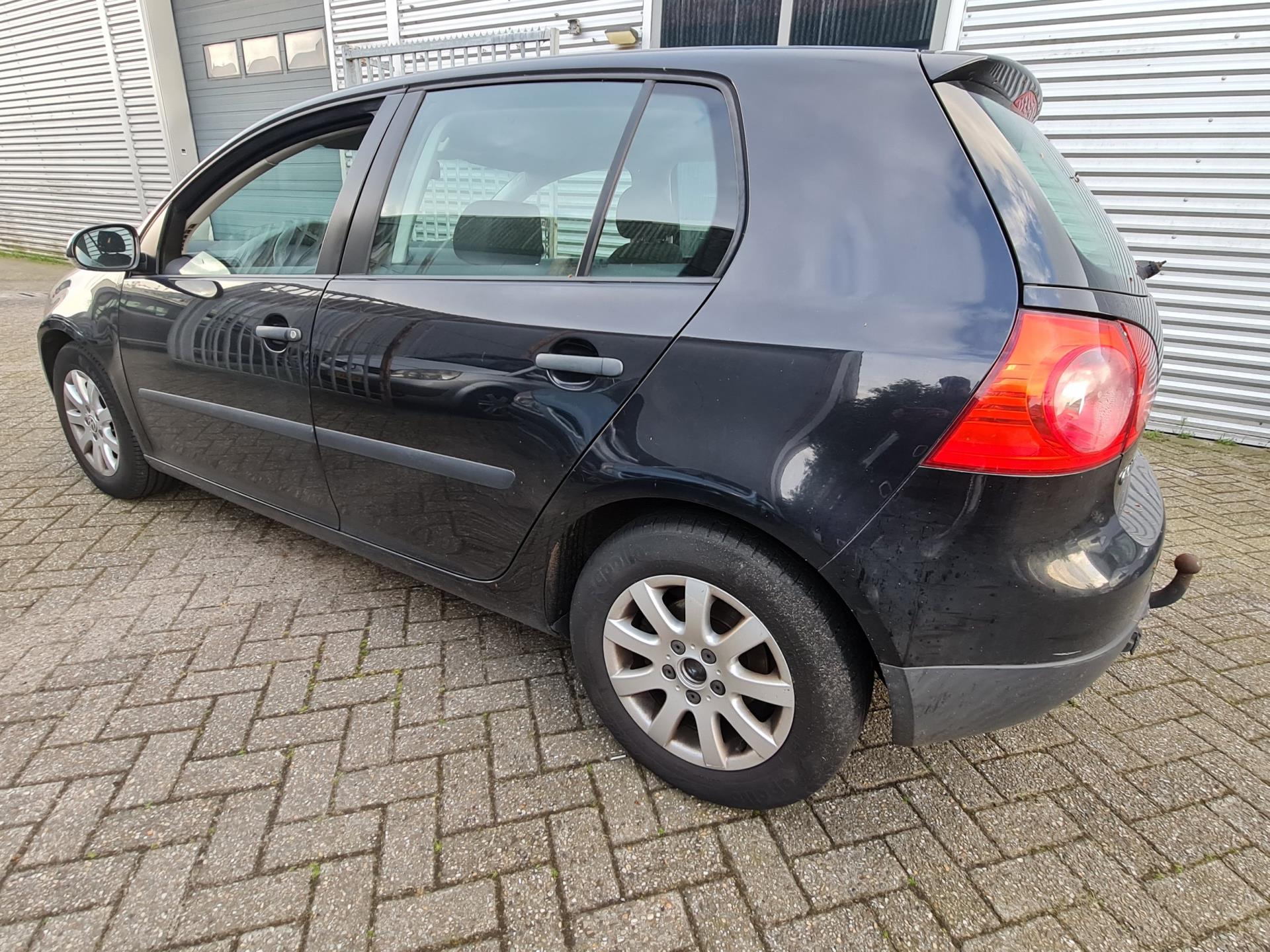 volkswagen-golf-image6.jpg