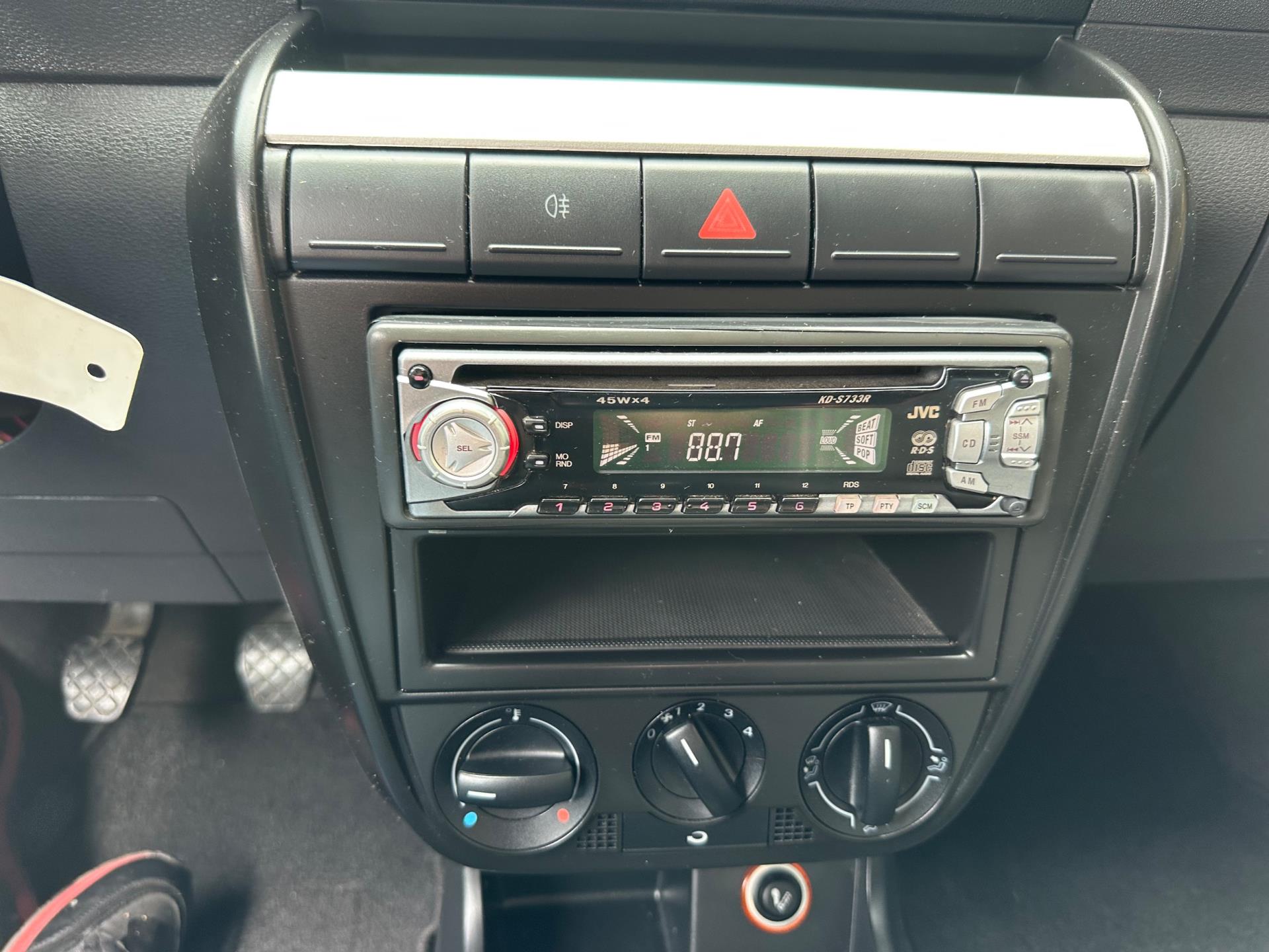 volkswagen-fox-image10.jpg