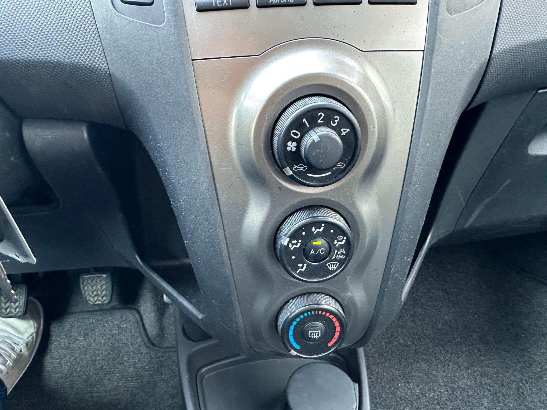 toyota-yaris-image9.jpg