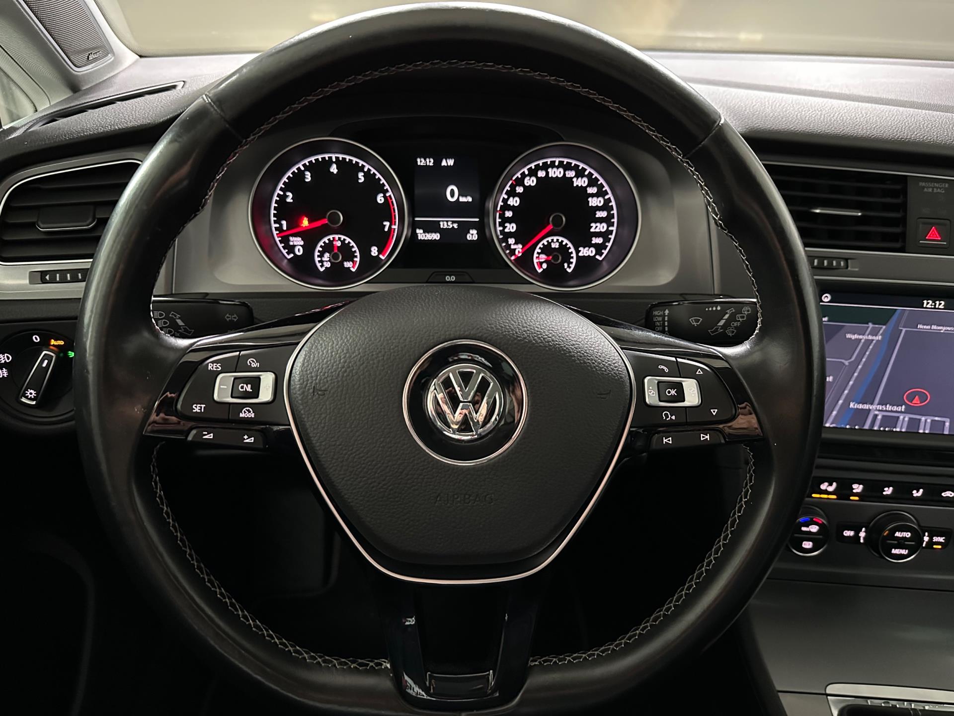 volkswagen-golf-image10.jpg