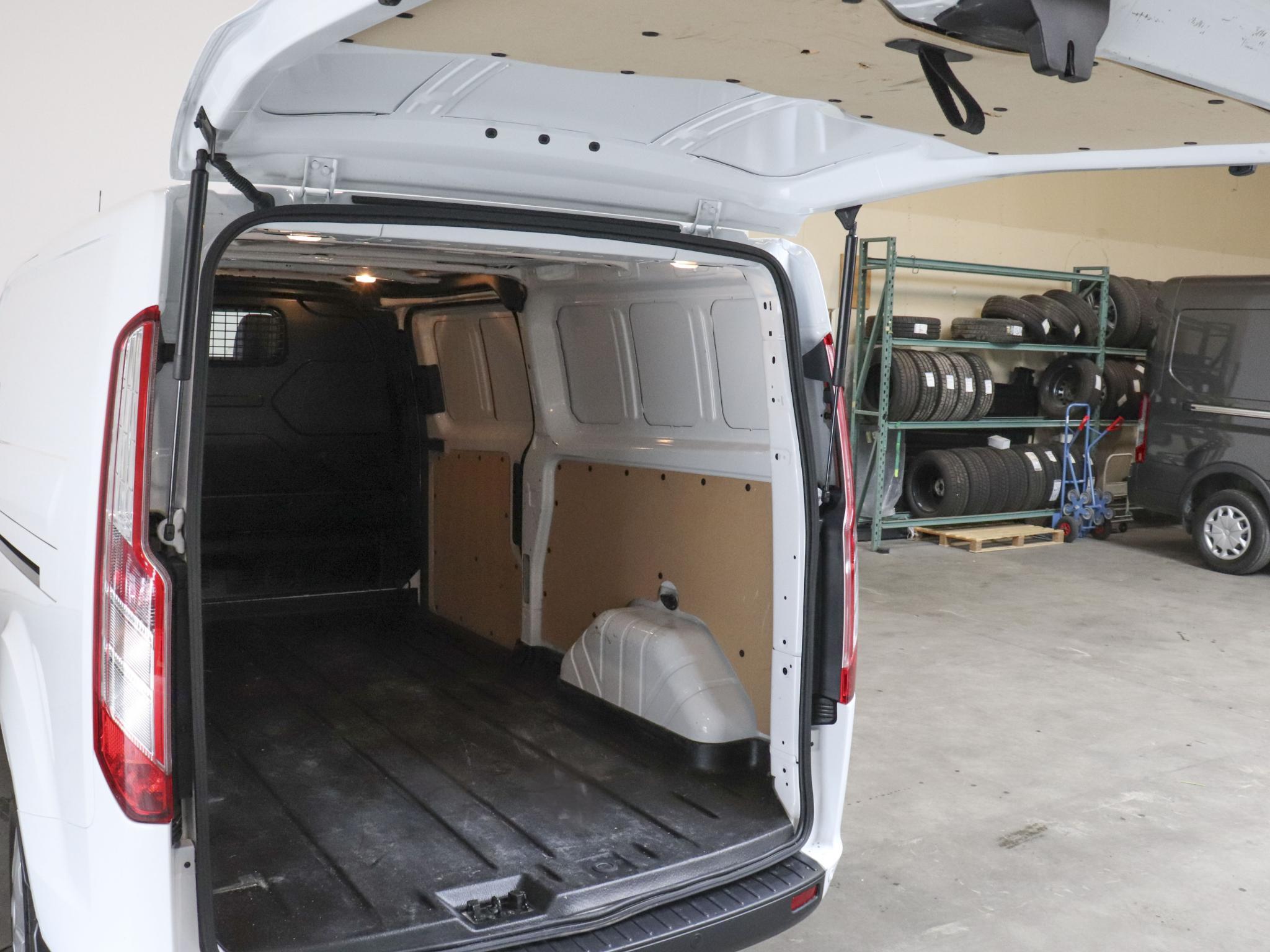 ford-transit-custom-image8.jpg