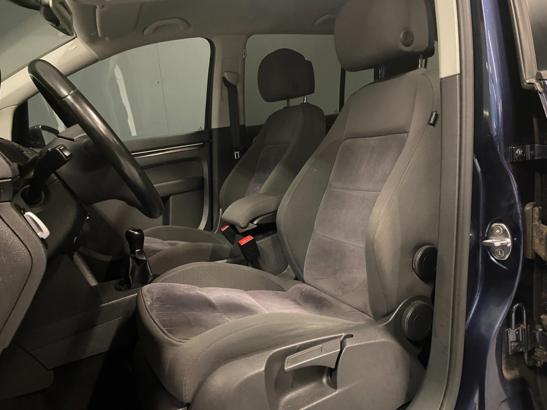 volkswagen-touran-image10.jpg