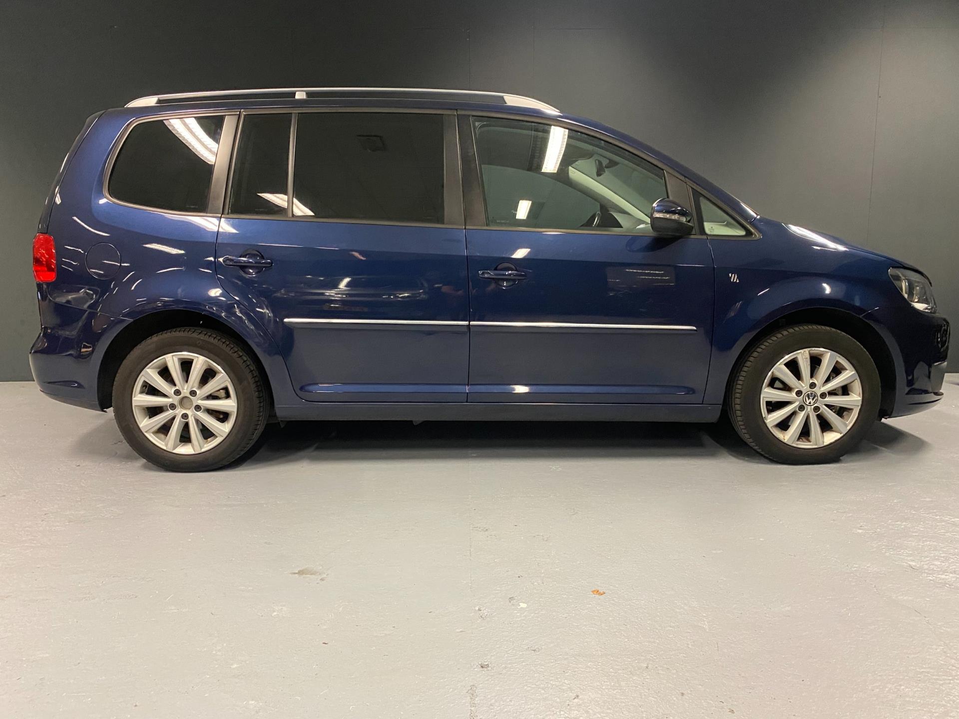volkswagen-touran-image2.jpg