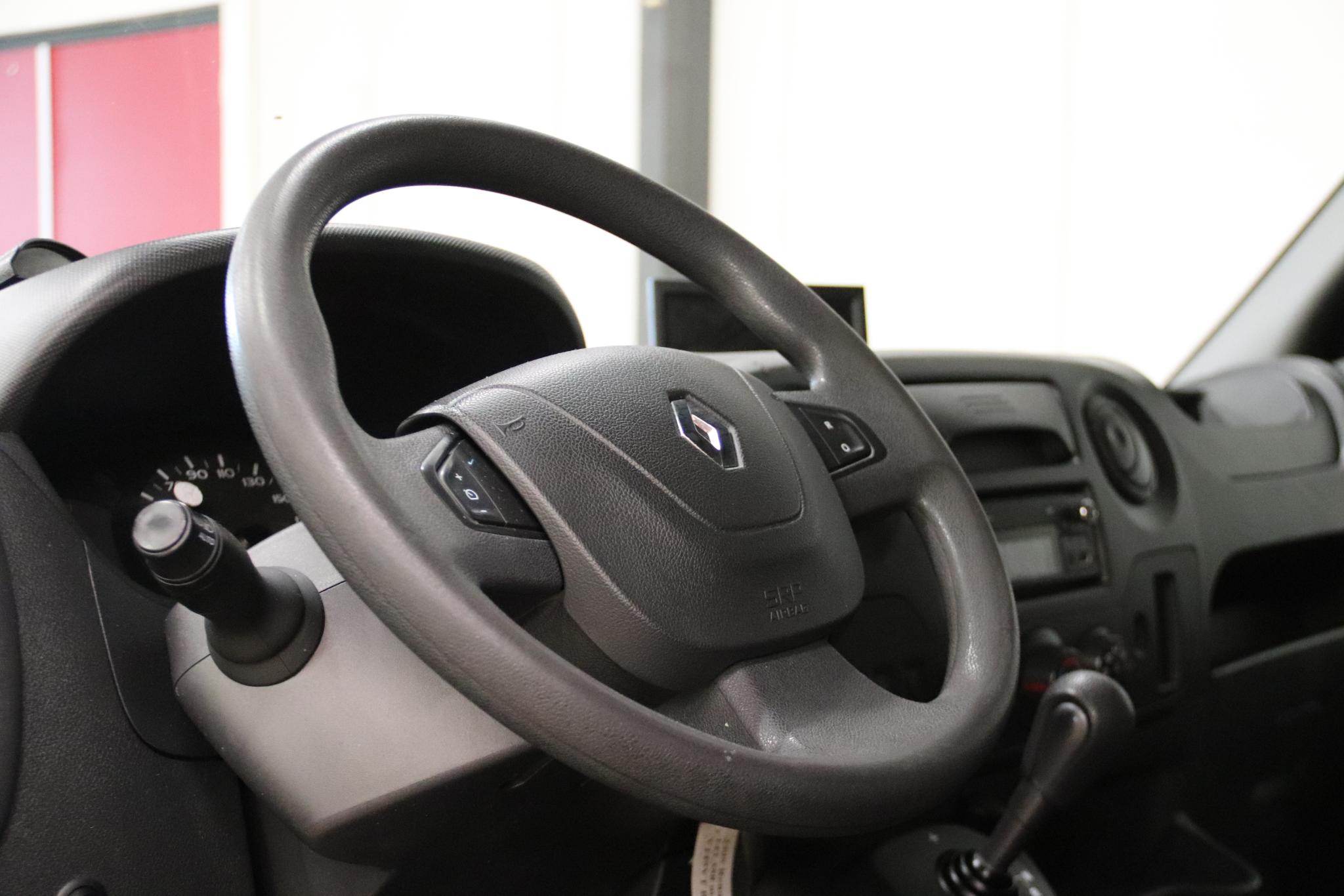renault-master-image10.jpg