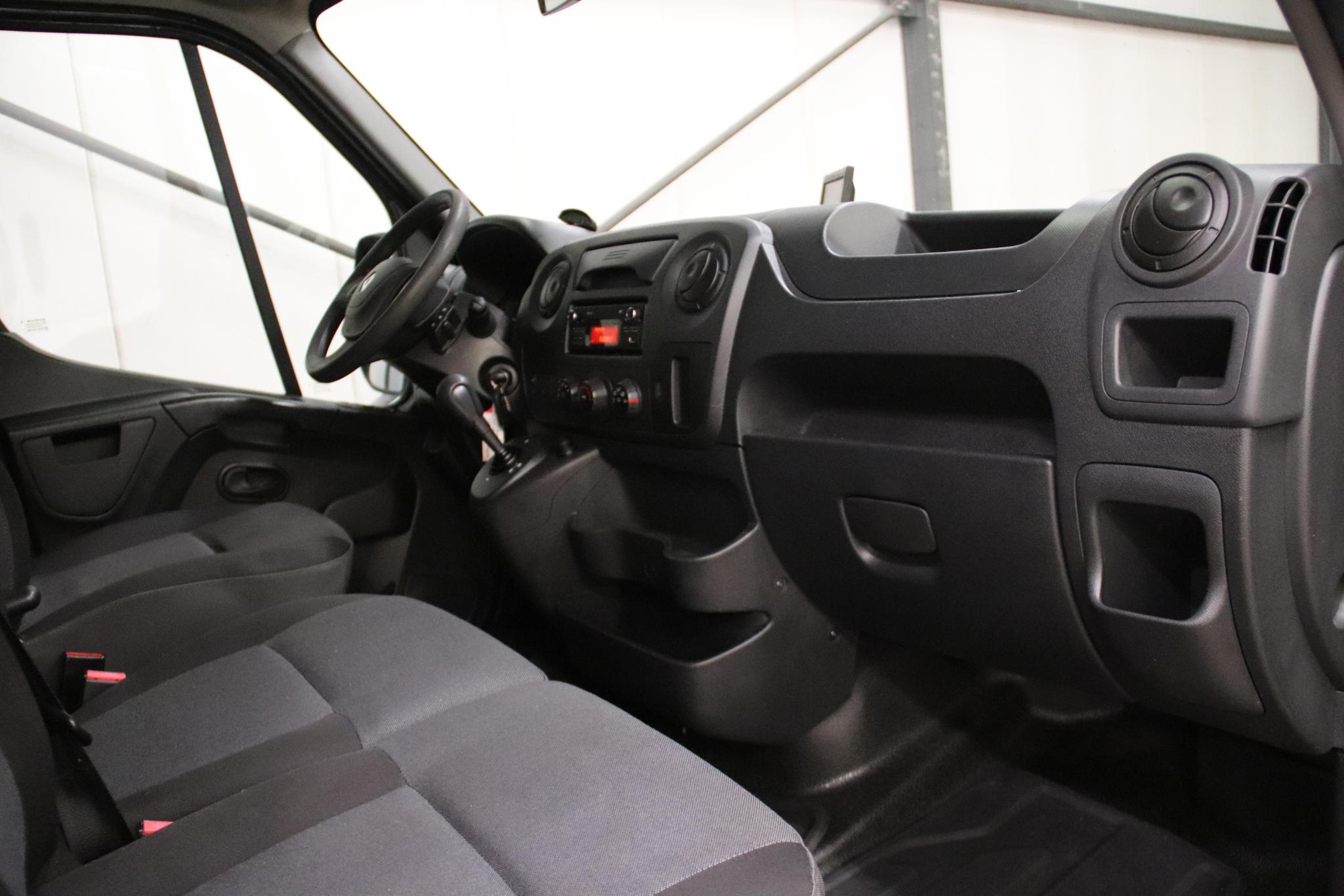 renault-master-image7.jpg
