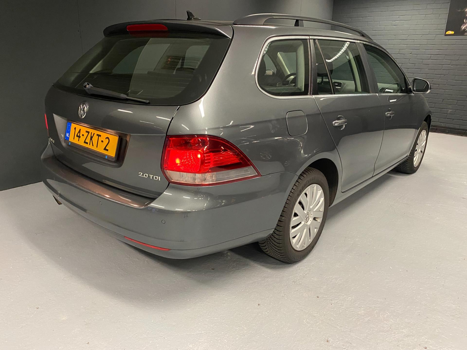 volkswagen-golf-variant-image3.jpg