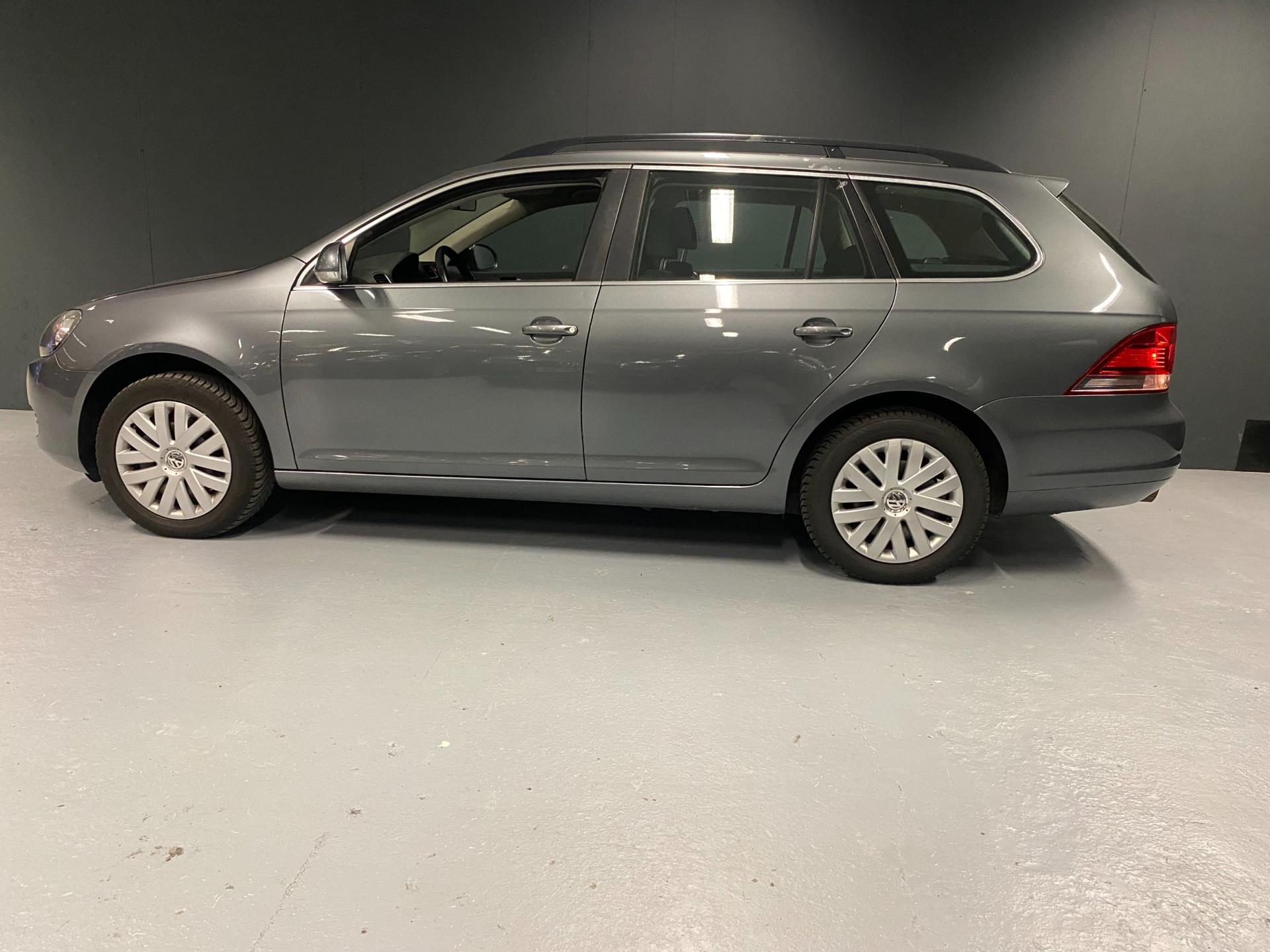 volkswagen-golf-variant-image4.jpg