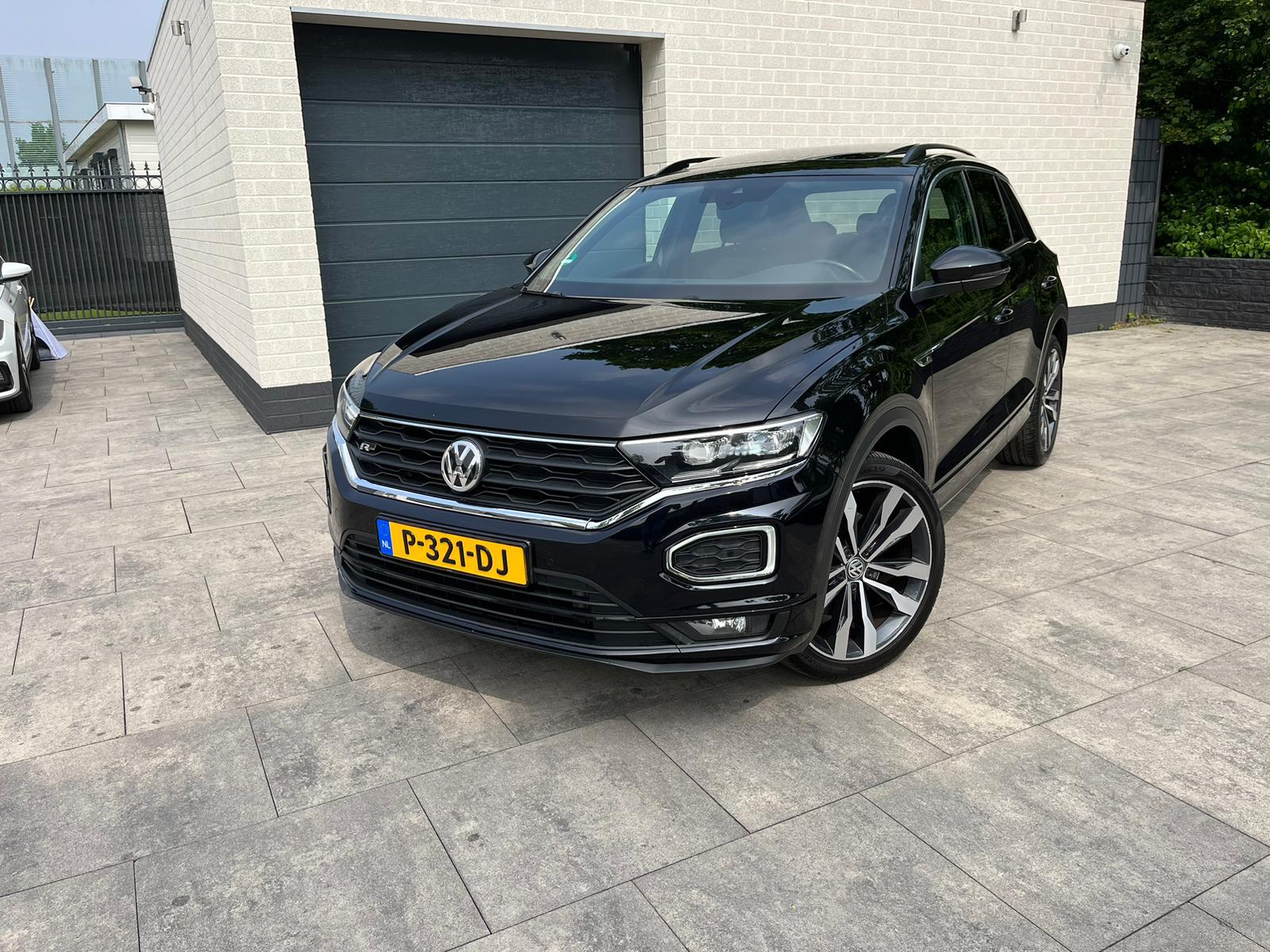 848060294/volkswagen-t-roc-image1.jpg