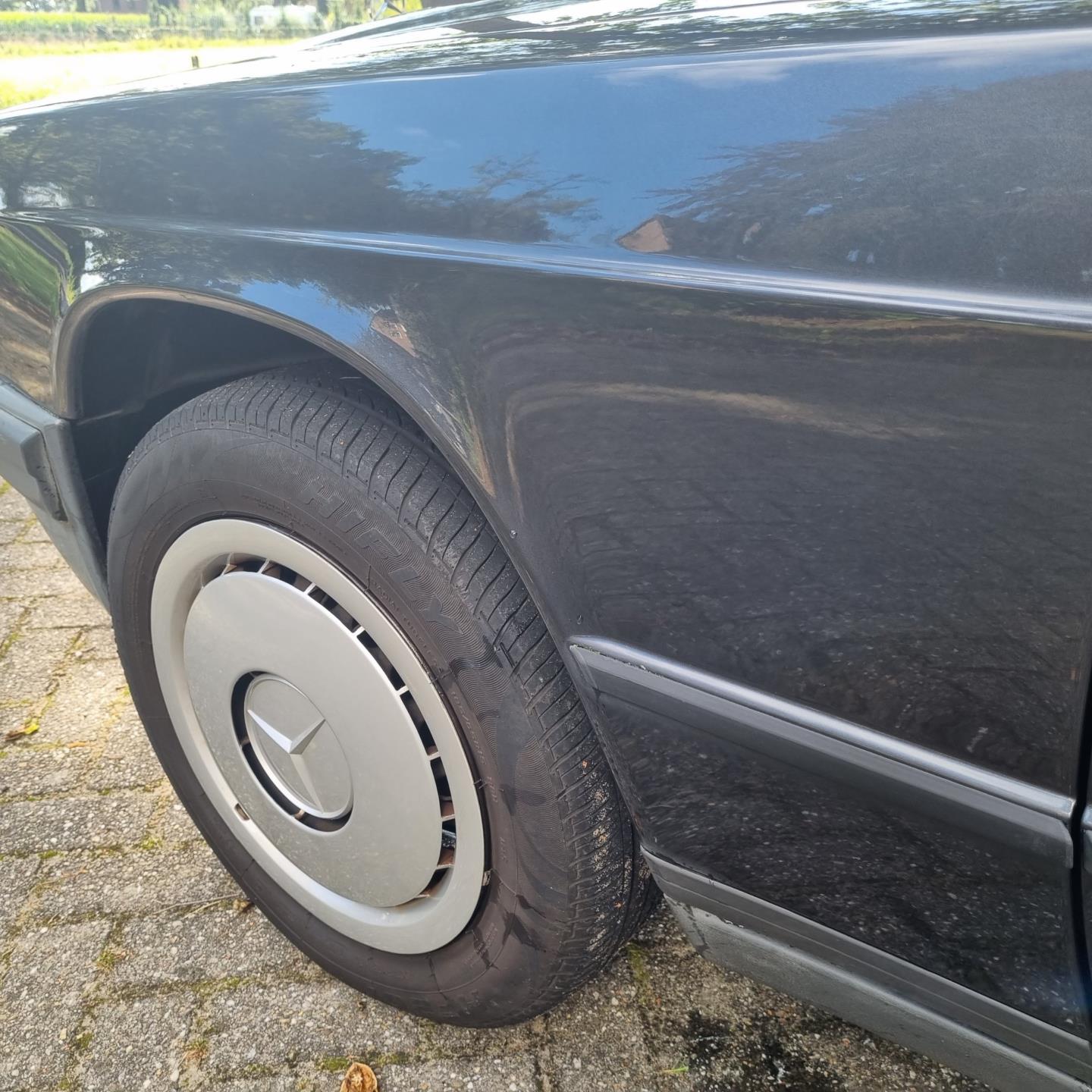 mercedes-benz-190-image6.jpg