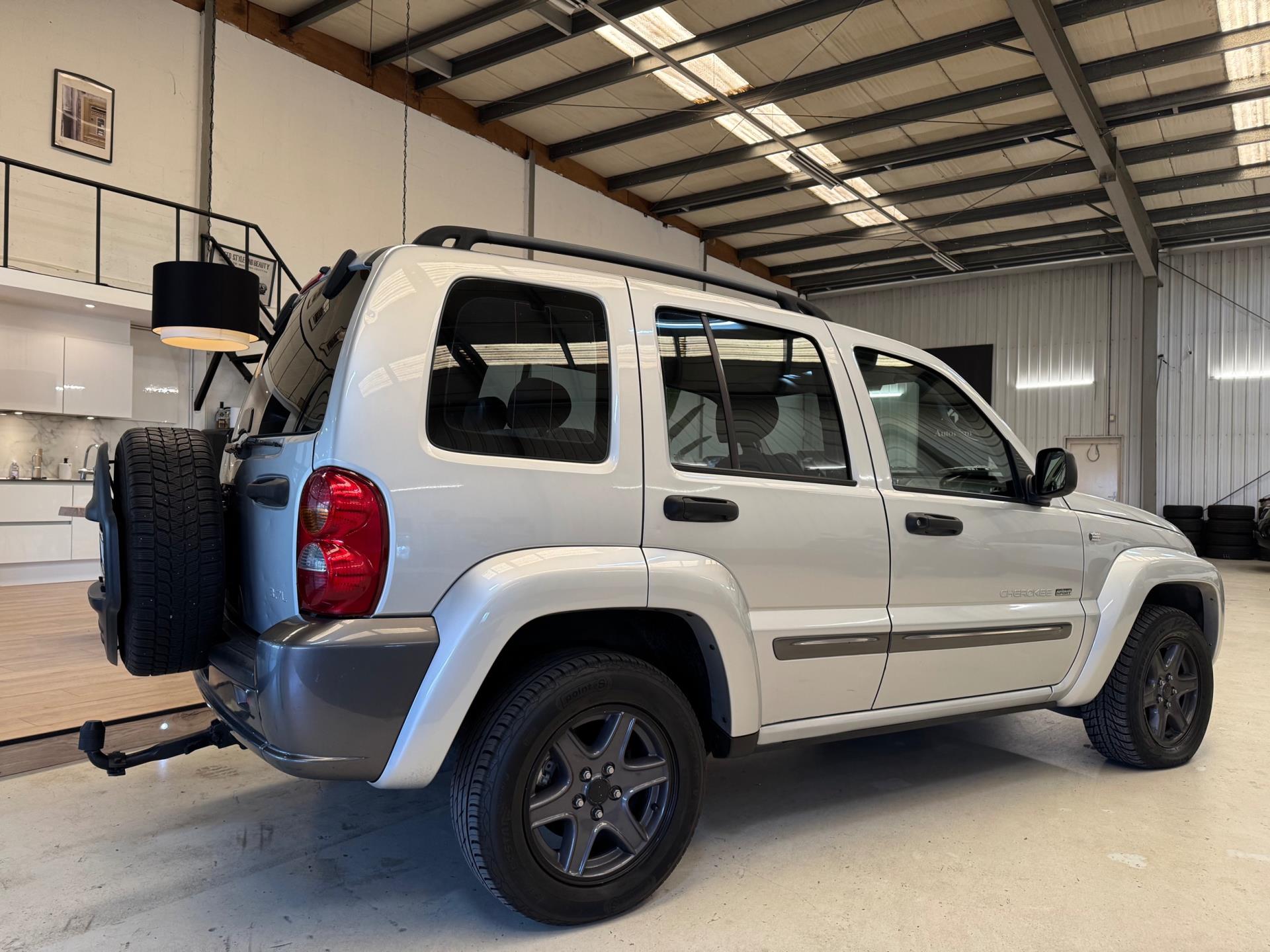 jeep-cherokee-image8.jpg