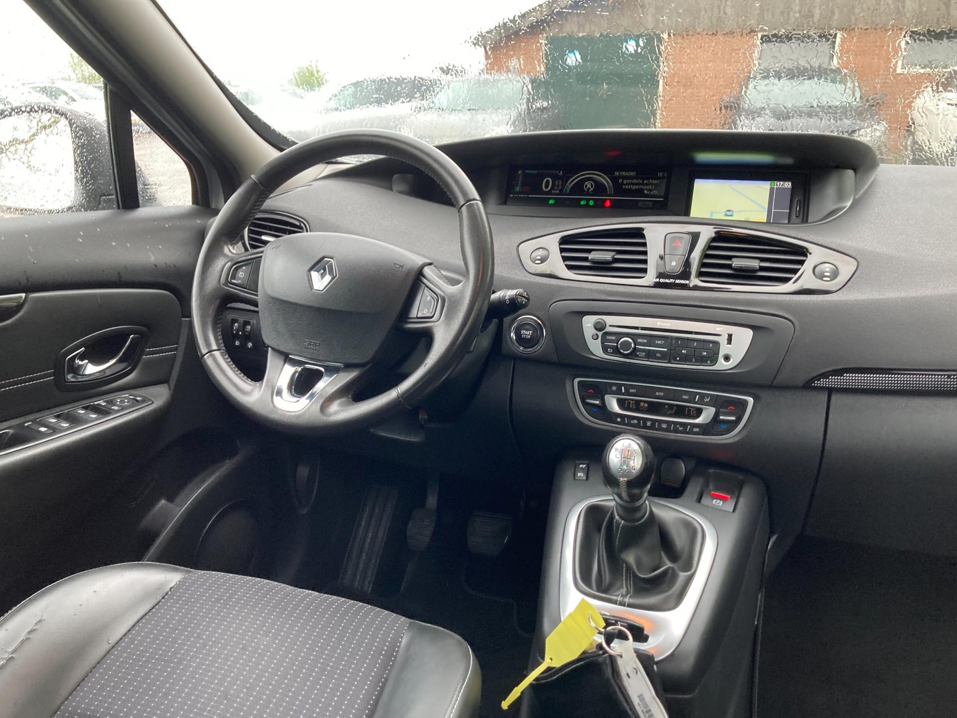 renault-scenic-xmod-image3.jpg