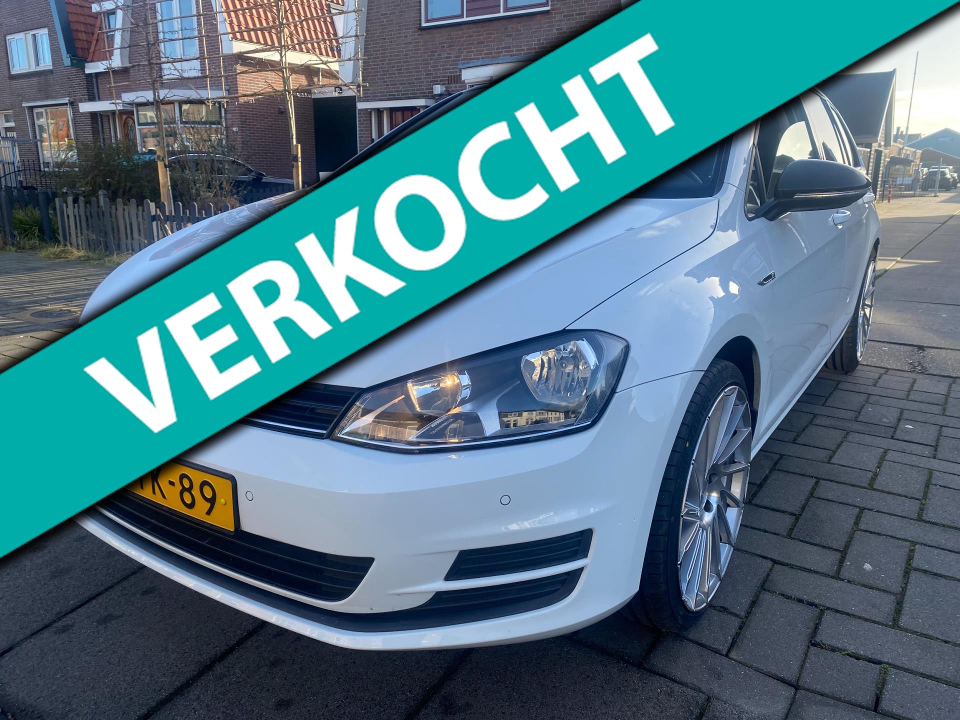859145132/volkswagen-golf-image1.jpg
