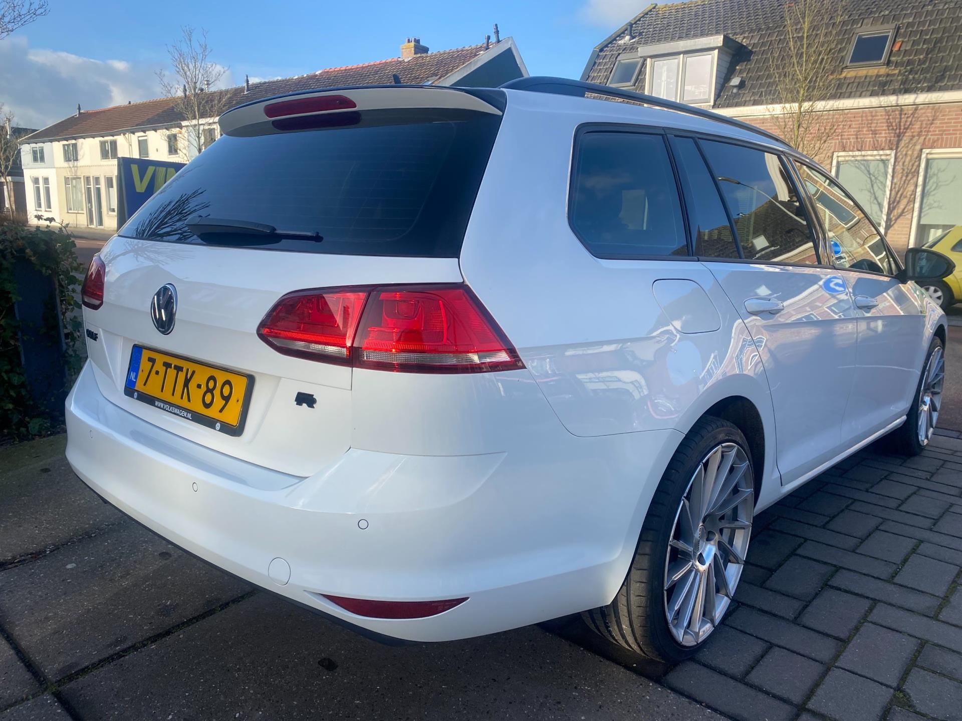 volkswagen-golf-image6.jpg