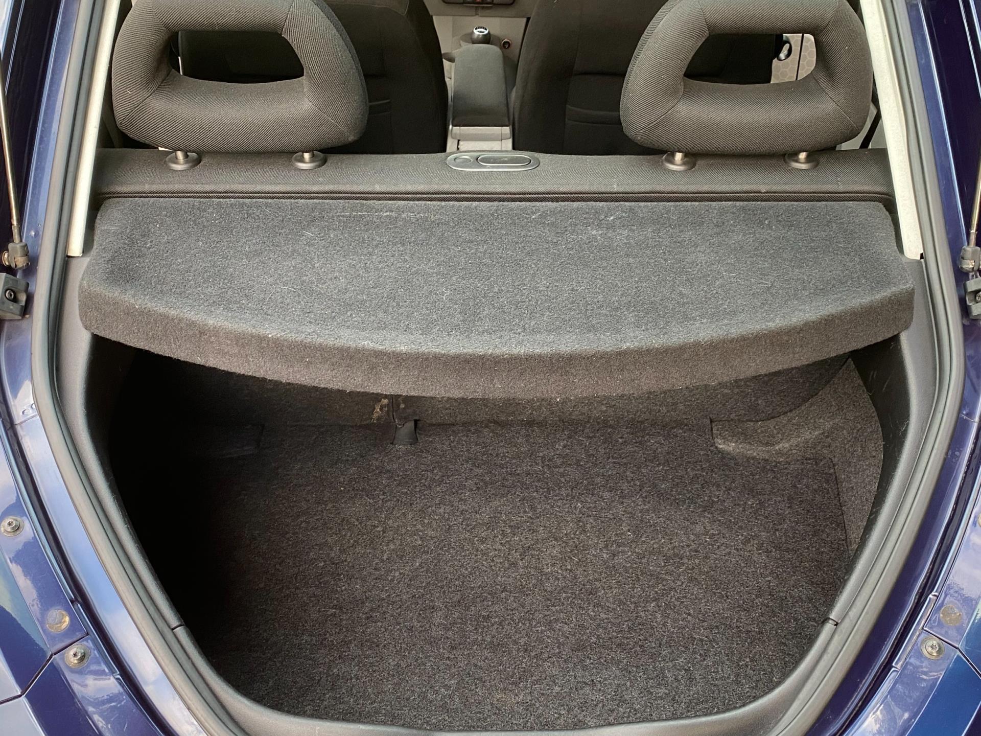 volkswagen-new-beetle-image10.jpg
