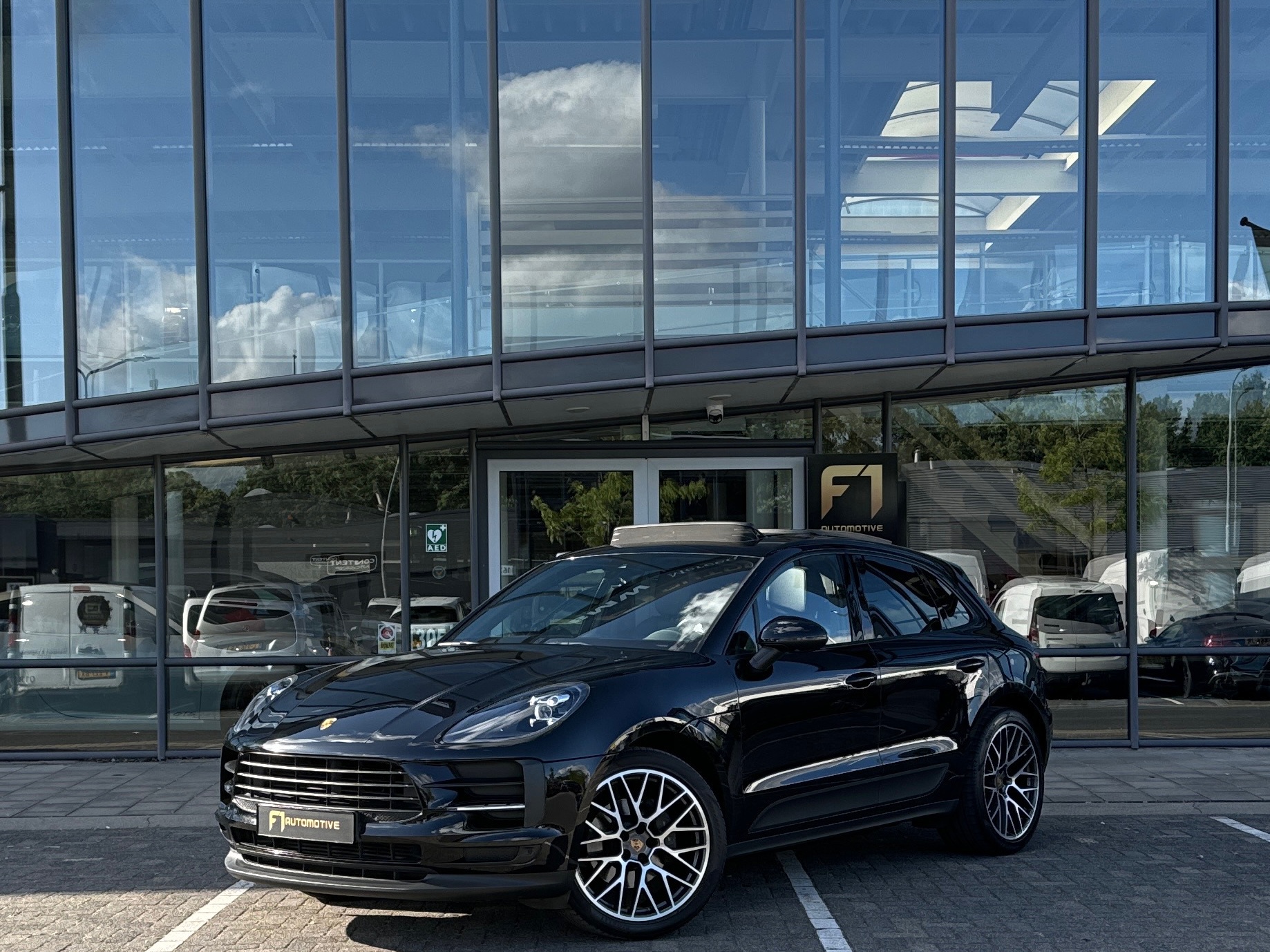 861982901/porsche-macan-image1.jpg