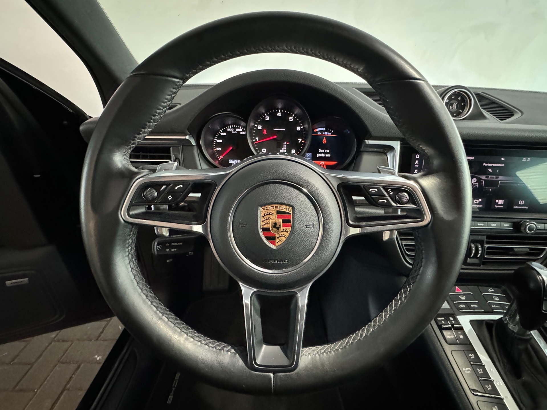 porsche-macan-image10.jpg