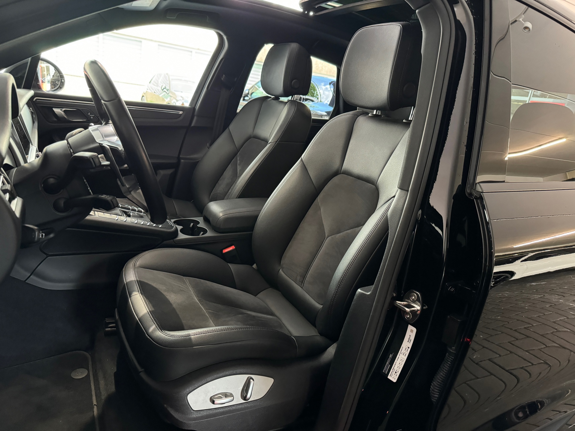 porsche-macan-image6.jpg