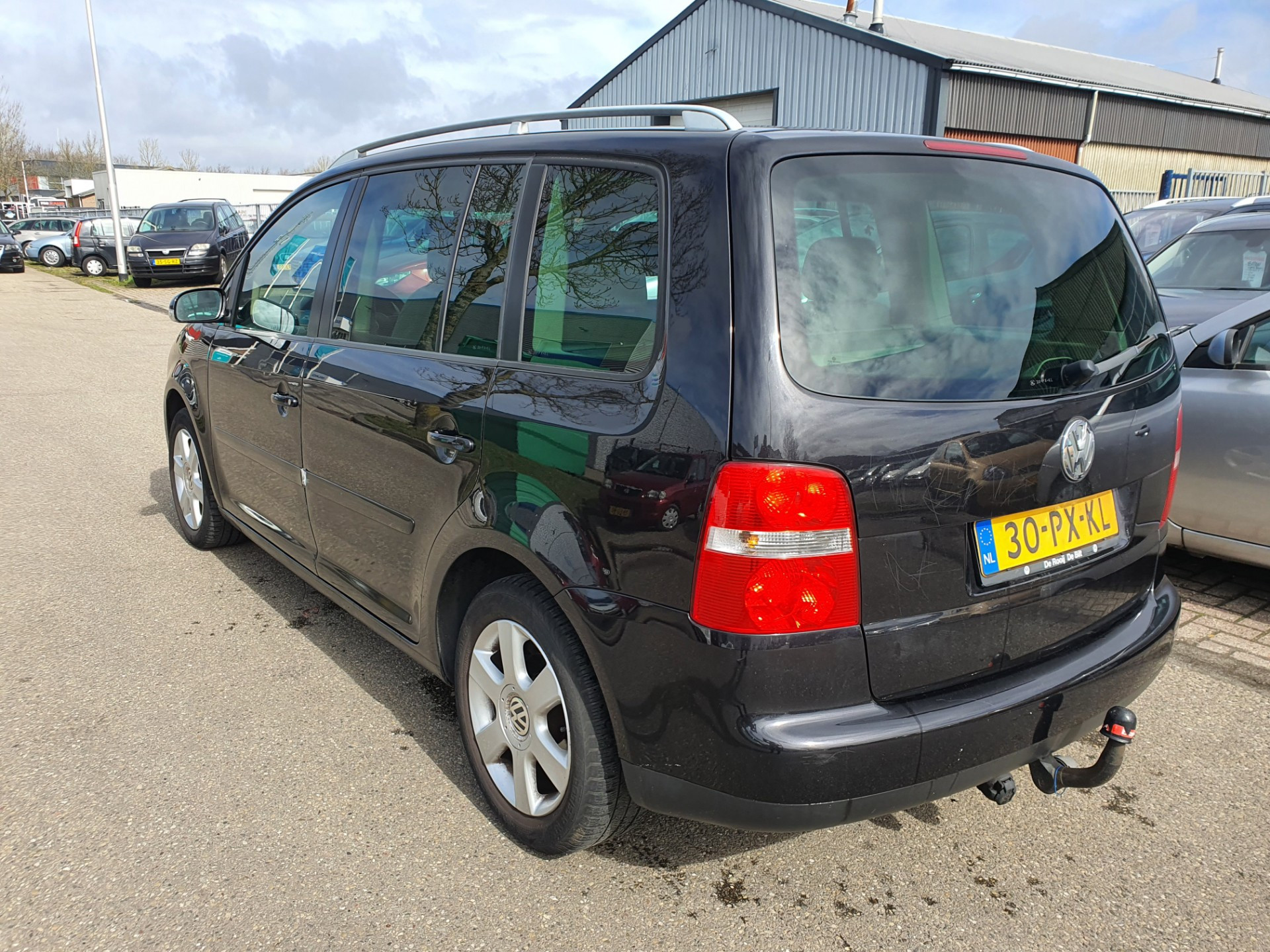 volkswagen-touran-image3.jpg
