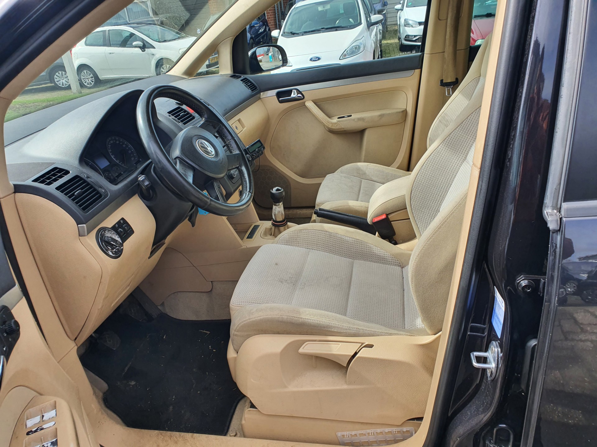 volkswagen-touran-image4.jpg