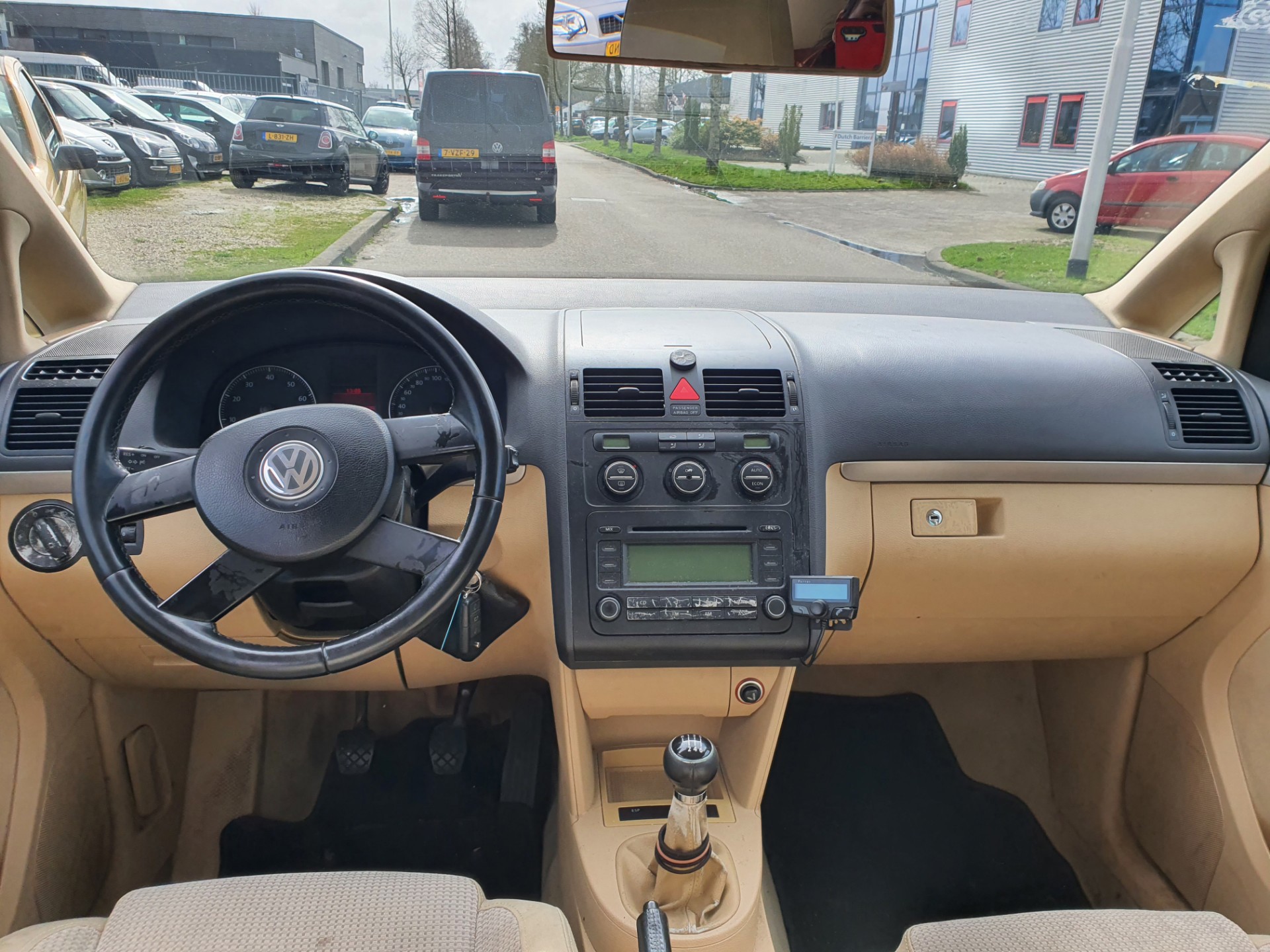 volkswagen-touran-image5.jpg