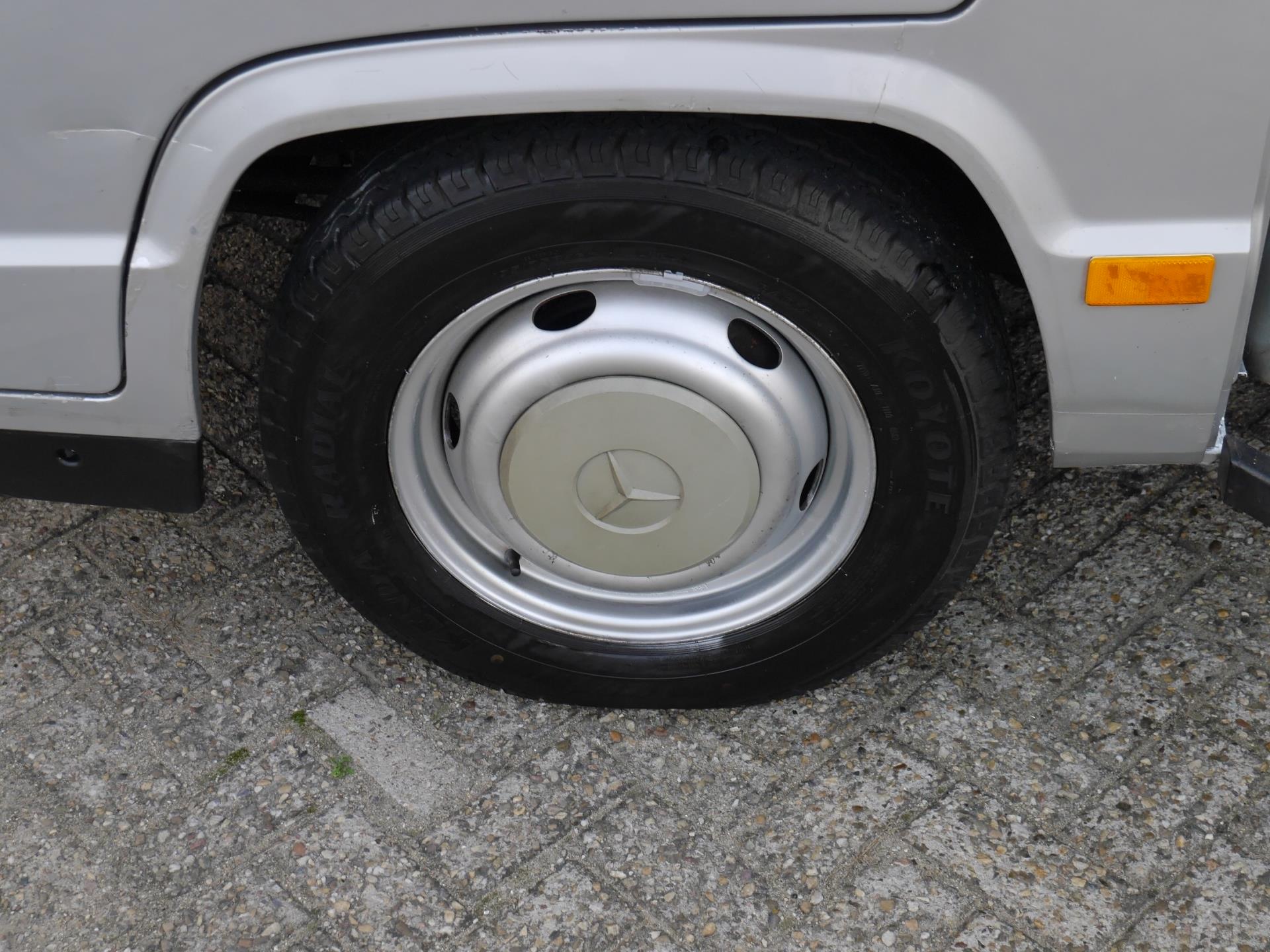 mercedes-benz-mb100-image10.jpg