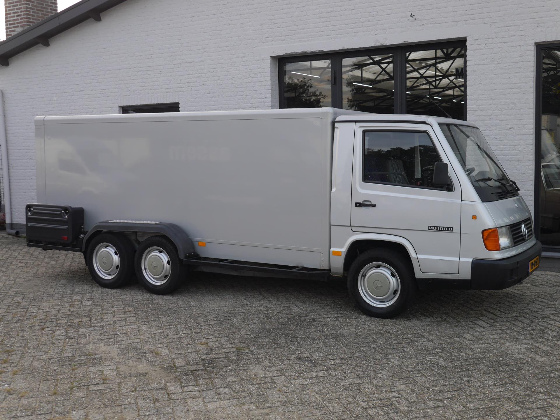 mercedes-benz-mb100-image4.jpg