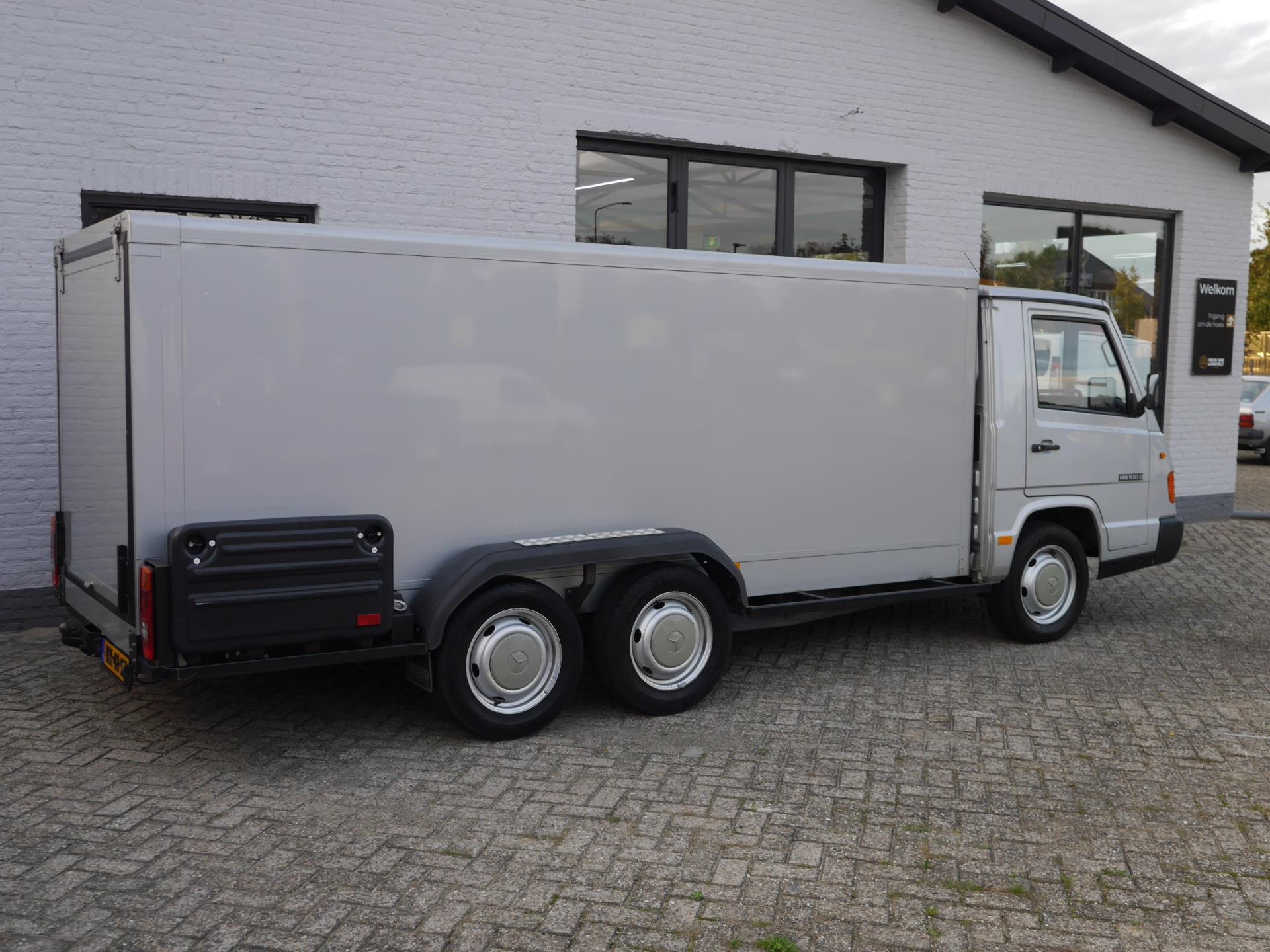 mercedes-benz-mb100-image5.jpg