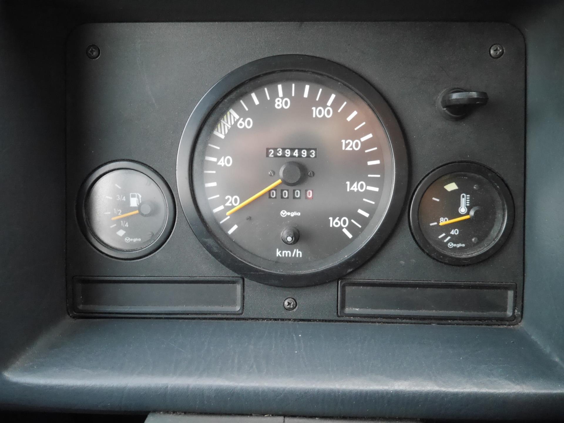 mercedes-benz-mb100-image7.jpg