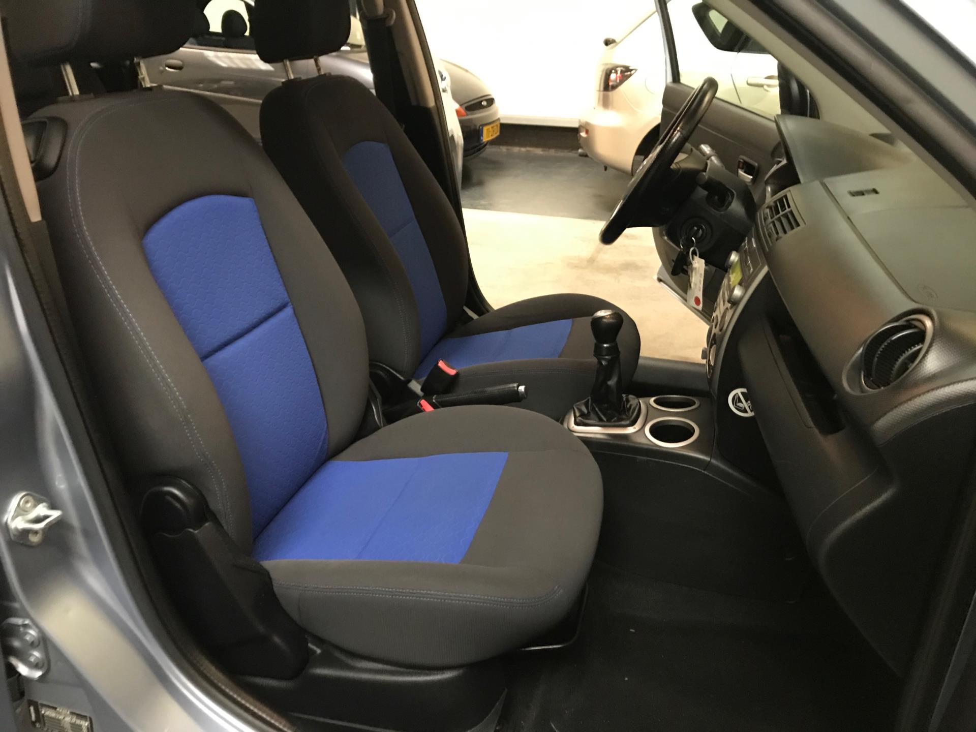 mazda-2-image10.jpg