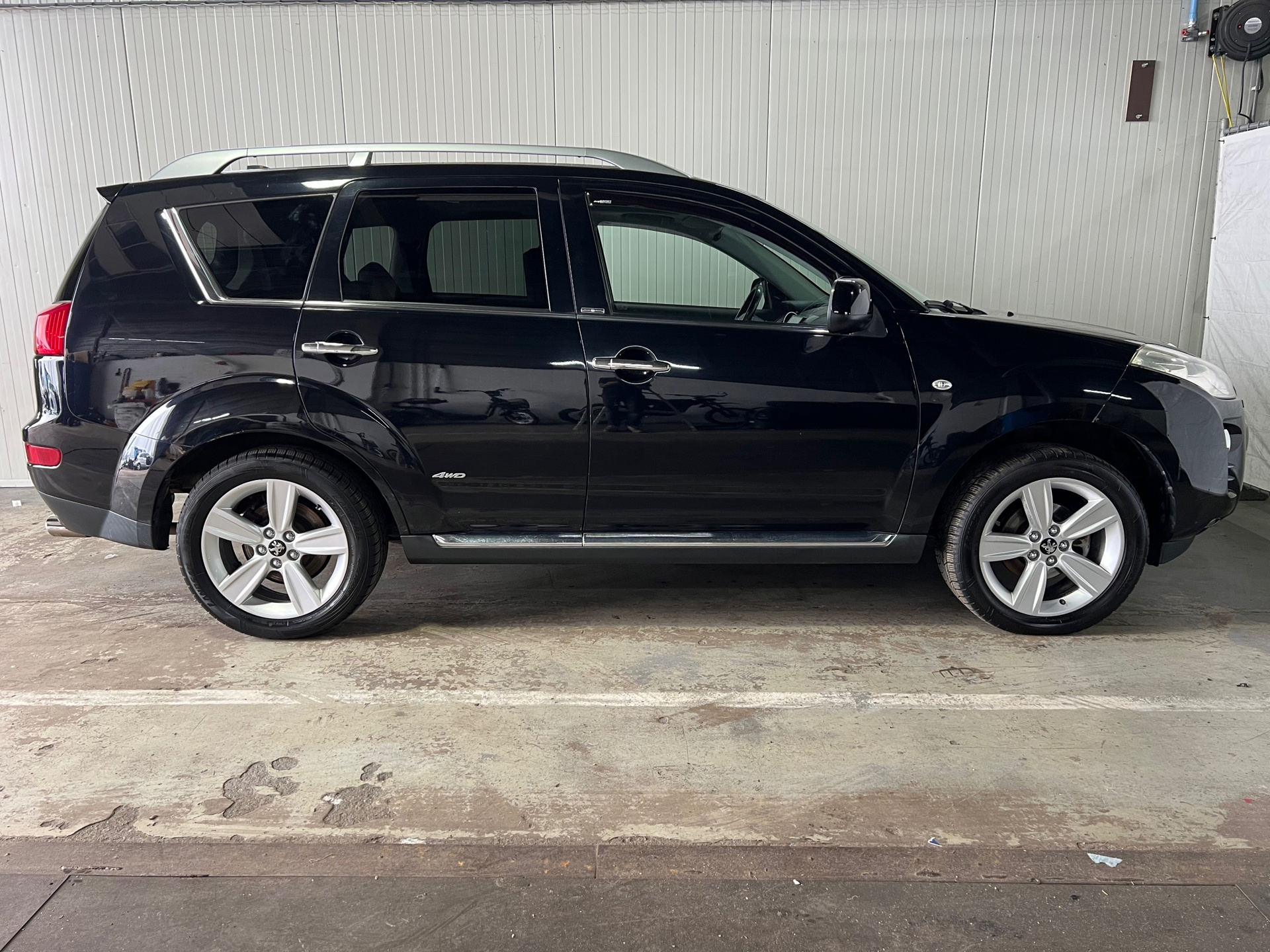 peugeot-4007-image3.jpg